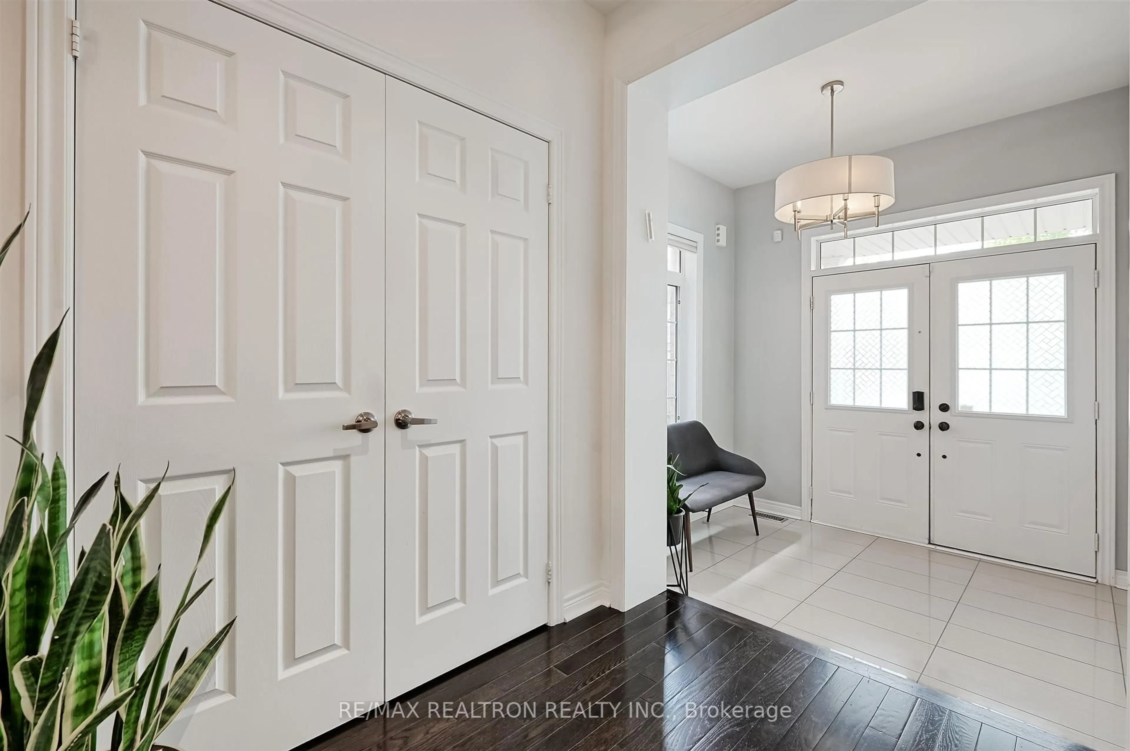 Indoor entryway for 27 Ironbark Crt, Vaughan Ontario L6A 4S6
