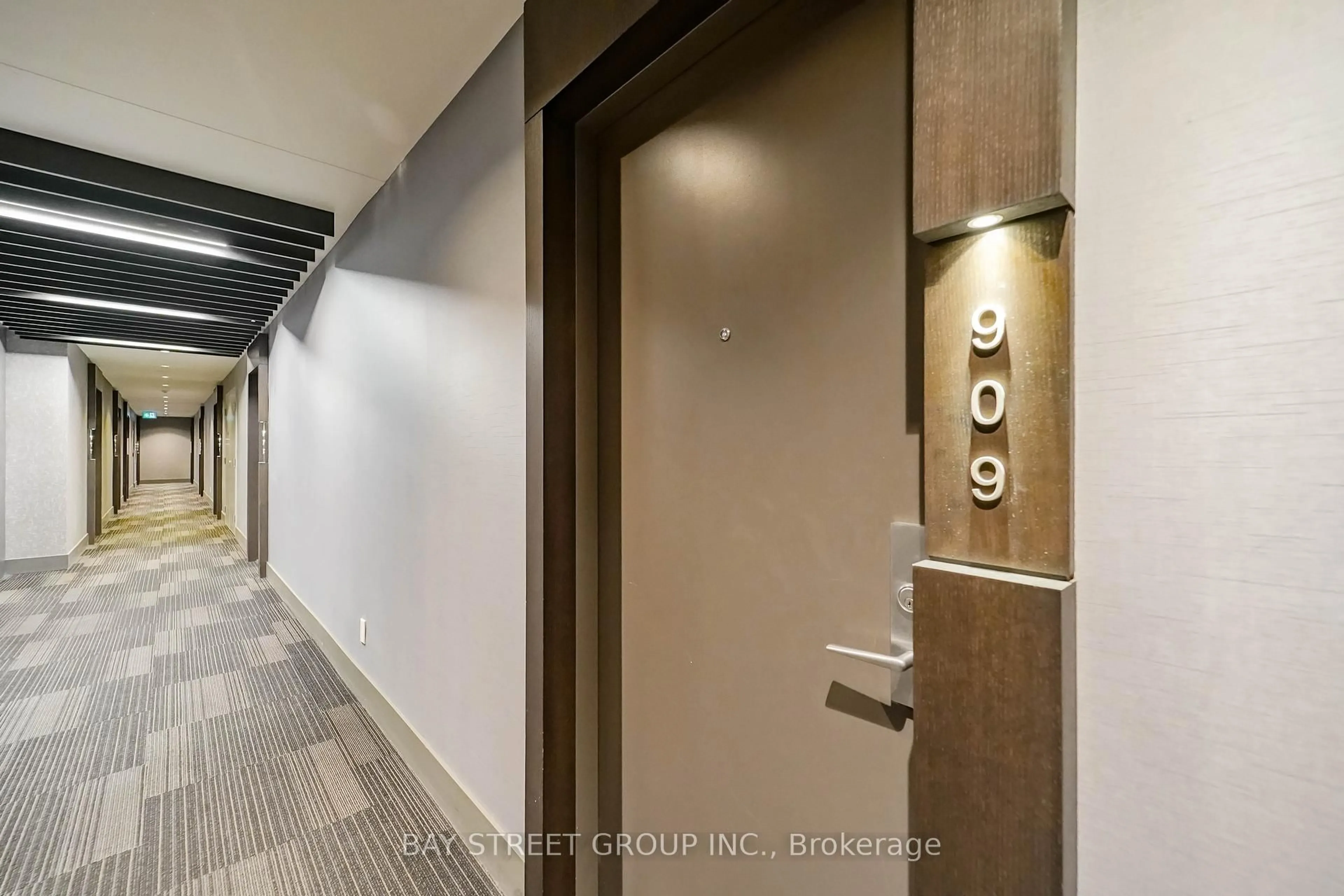 Indoor foyer for 8081 Birchmount Rd #909, Markham Ontario L6G 0G5