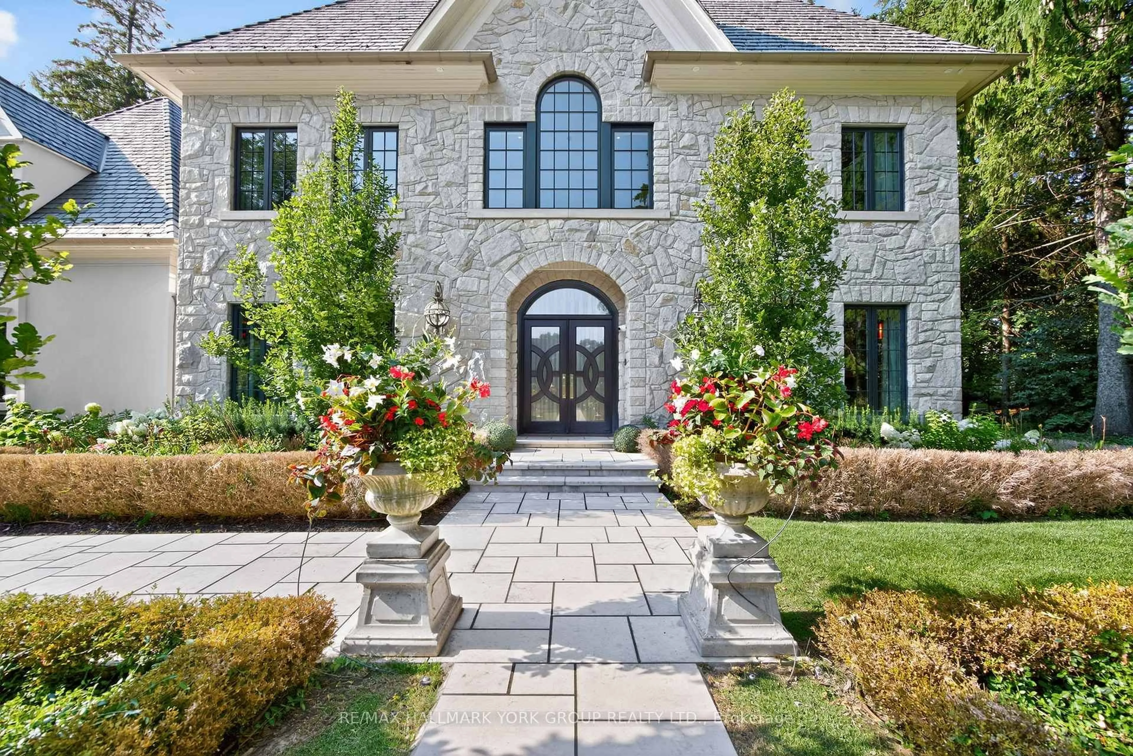 Unknown for 108 Kennedy St, Aurora Ontario L4G 2L7