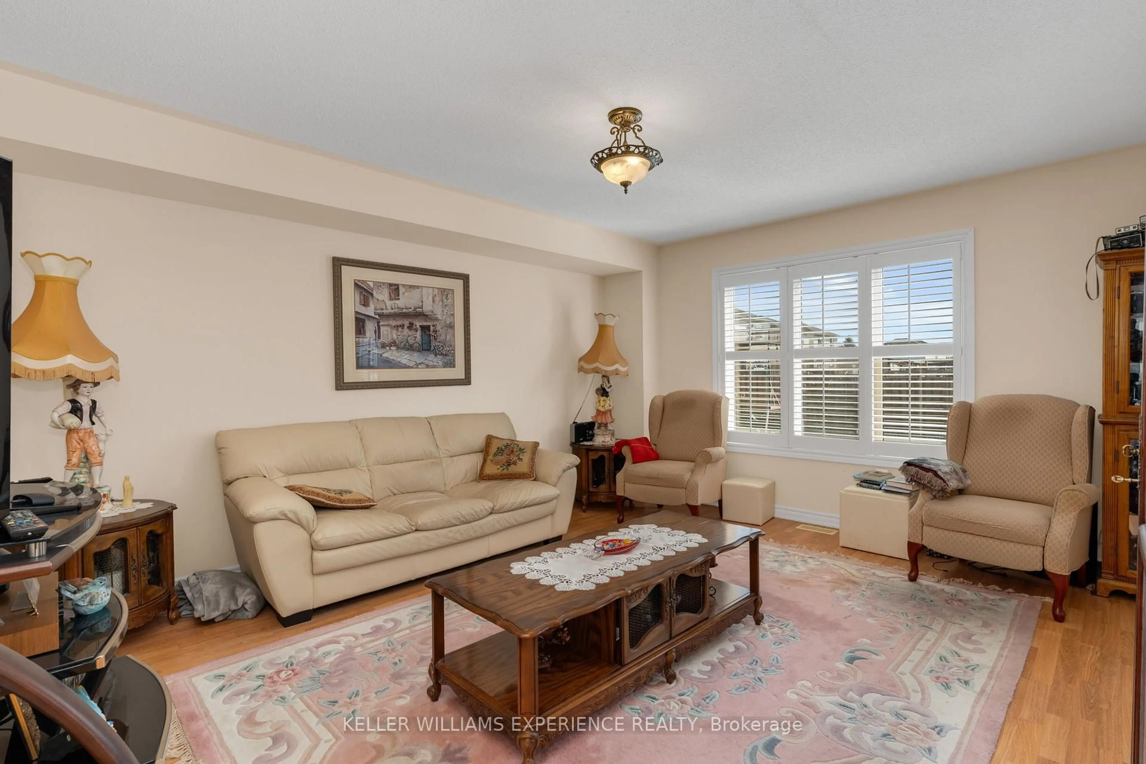 Living room with furniture, unknown for 503 Simcoe Rd, Bradford West Gwillimbury Ontario L3Z 3C4