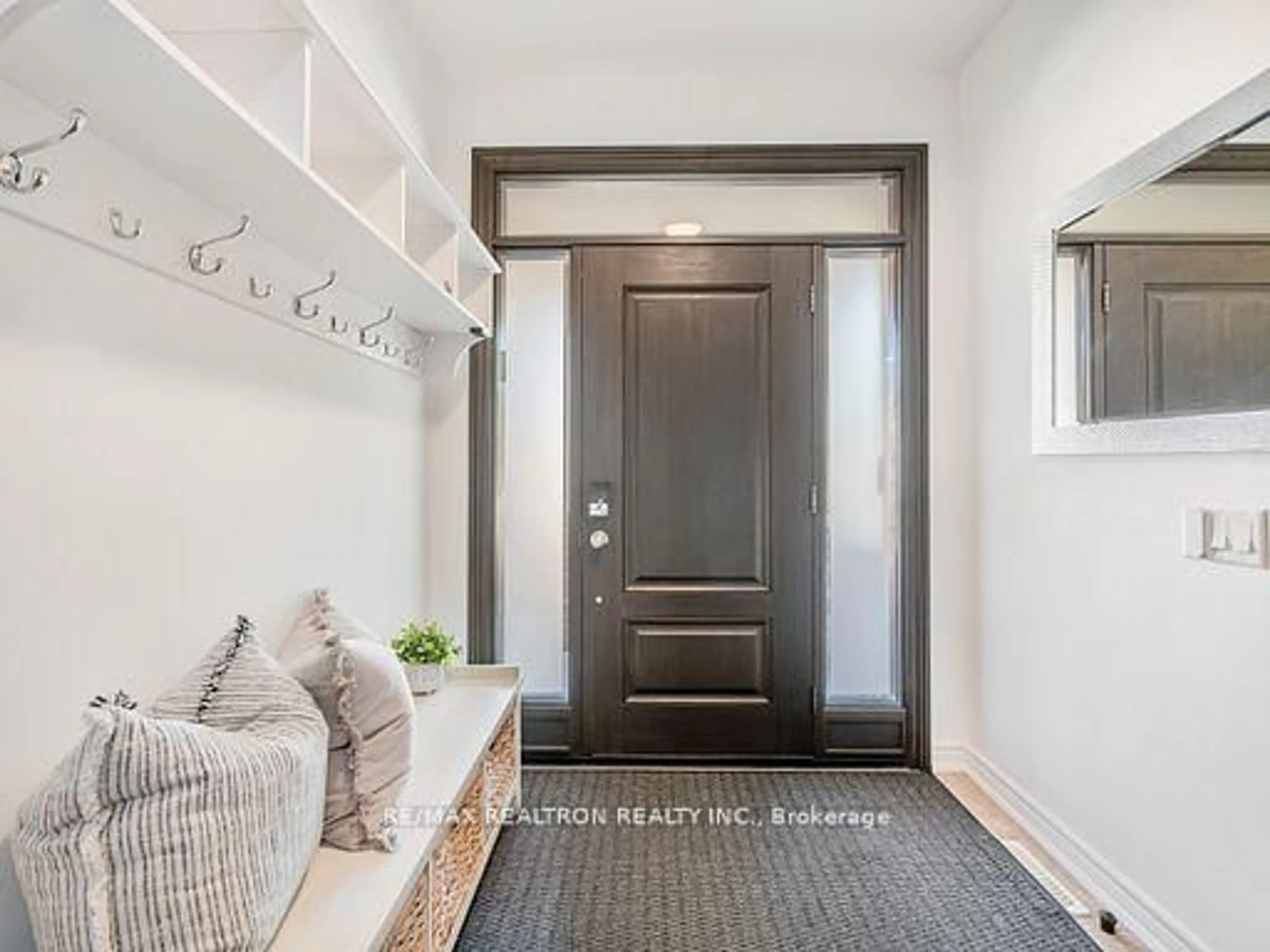 Indoor entryway for 448 Lady Nadia Dr, Vaughan Ontario L6A 4G3
