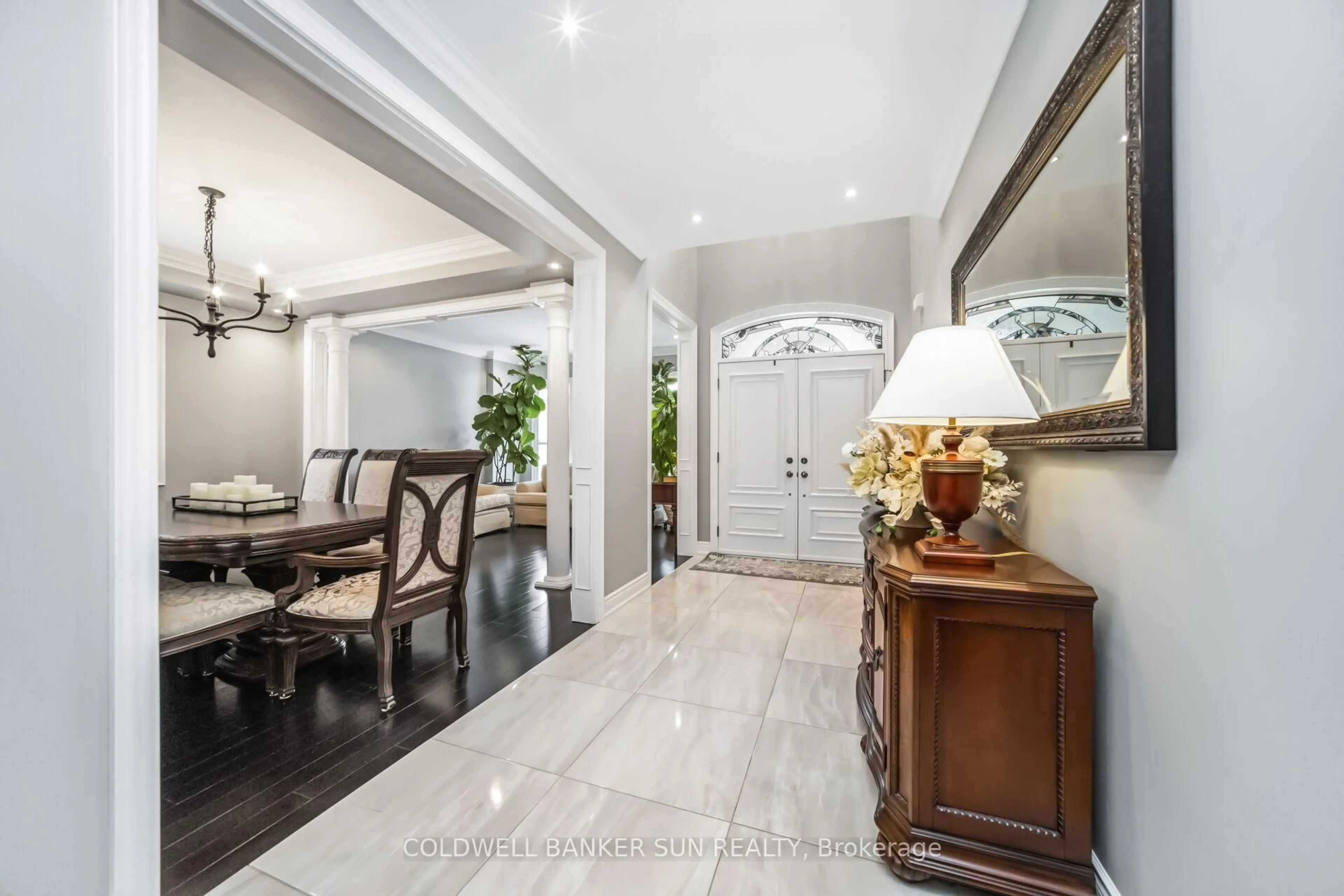 Indoor foyer for 58 Copeland Cres, Innisfil Ontario L0L 1L0
