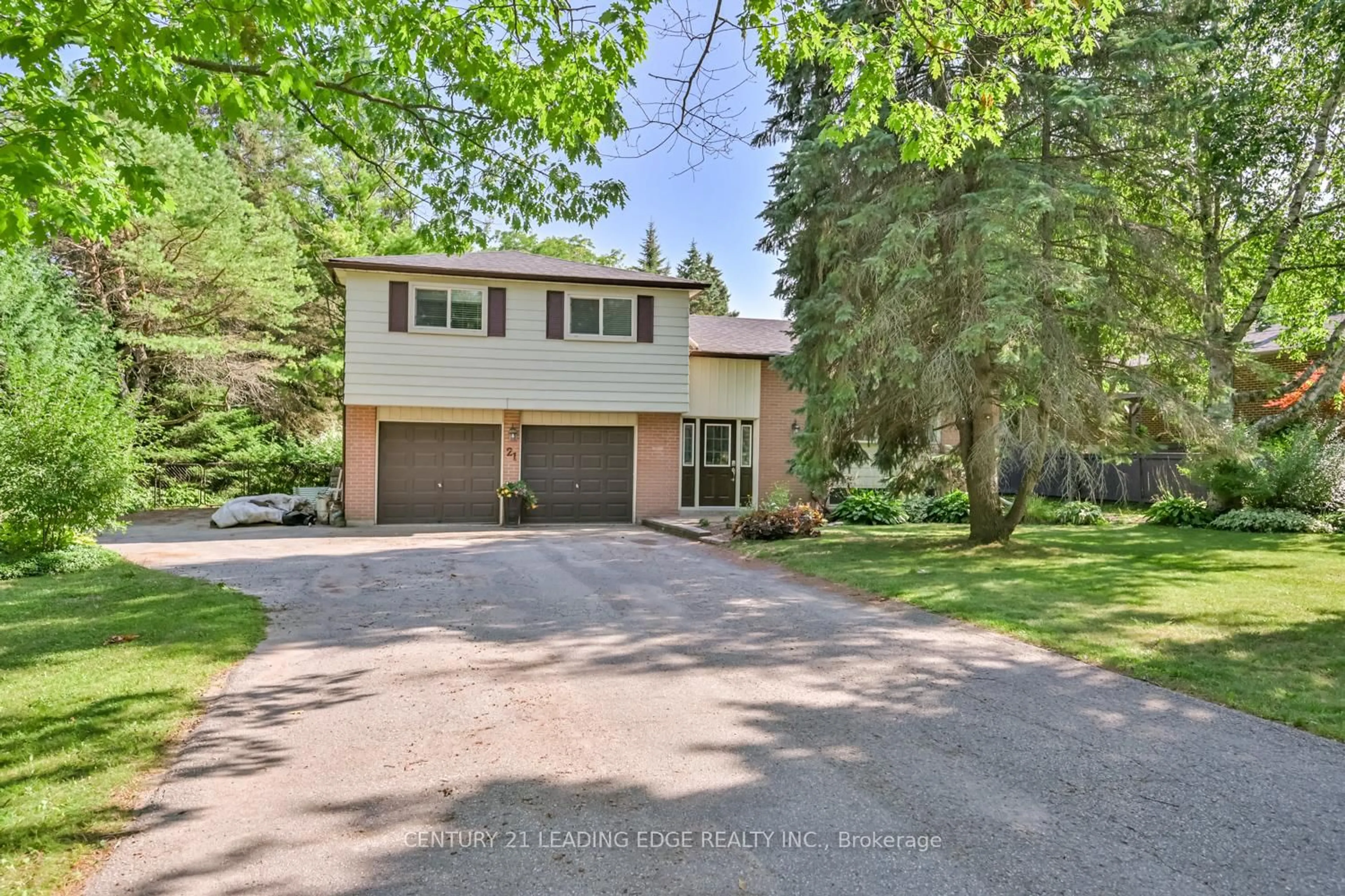 Home with brick exterior material, street for 21 Jonathan St, Uxbridge Ontario L9P 1B6