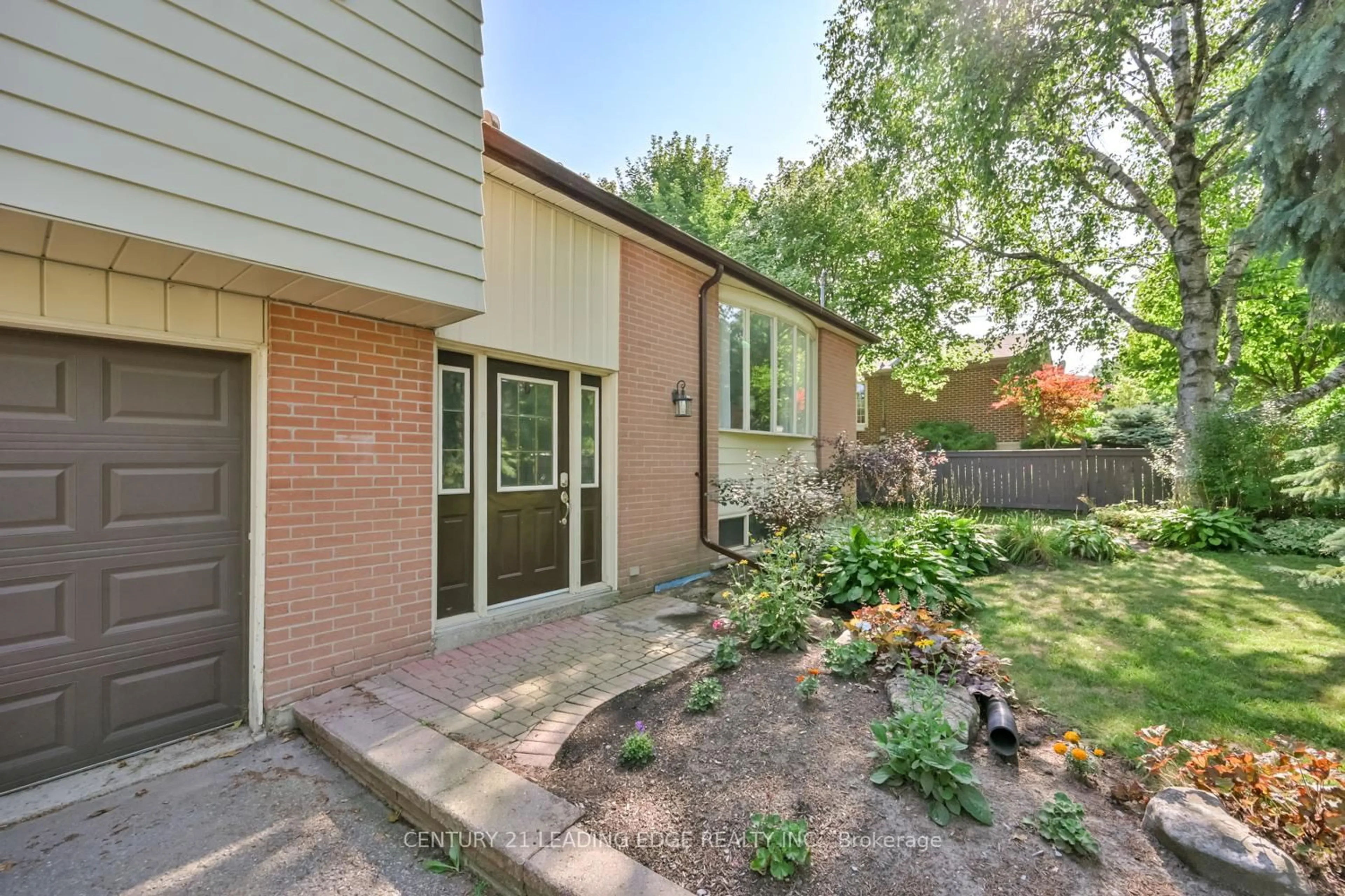 Patio, street for 21 Jonathan St, Uxbridge Ontario L9P 1B6