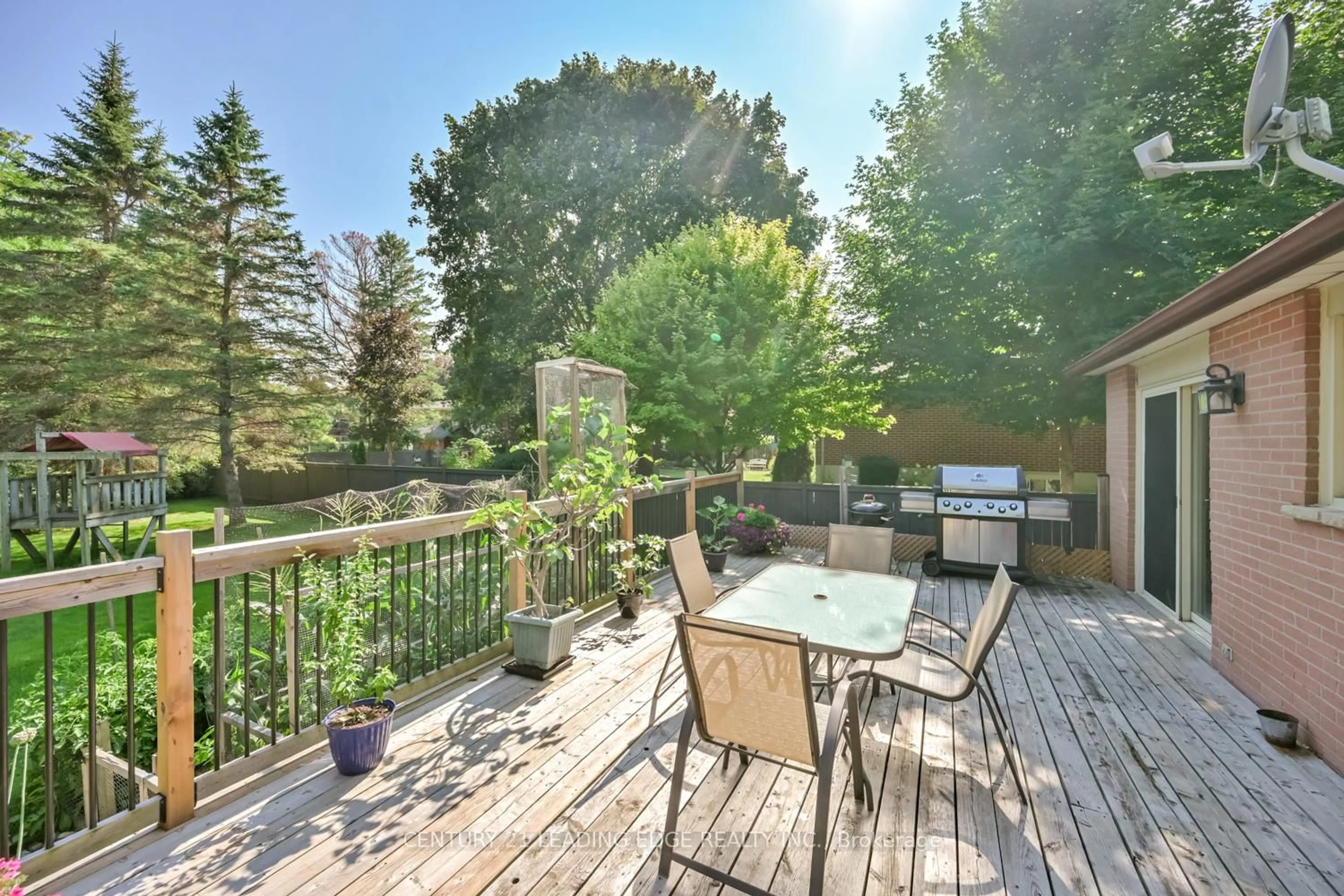 Patio, unknown for 21 Jonathan St, Uxbridge Ontario L9P 1B6