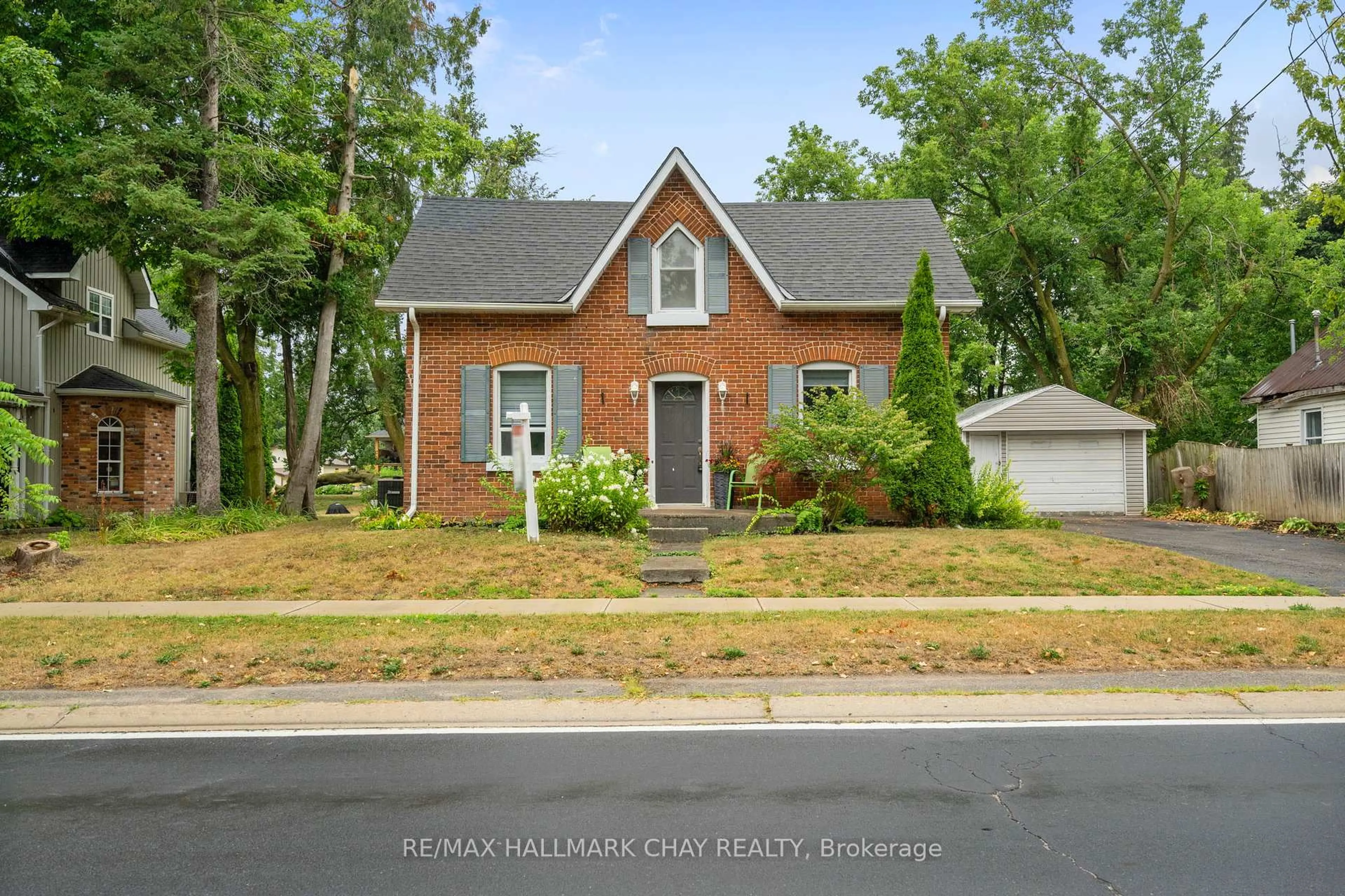 Home with brick exterior material, street for 2088 Victoria St, Innisfil Ontario L9S 1K4