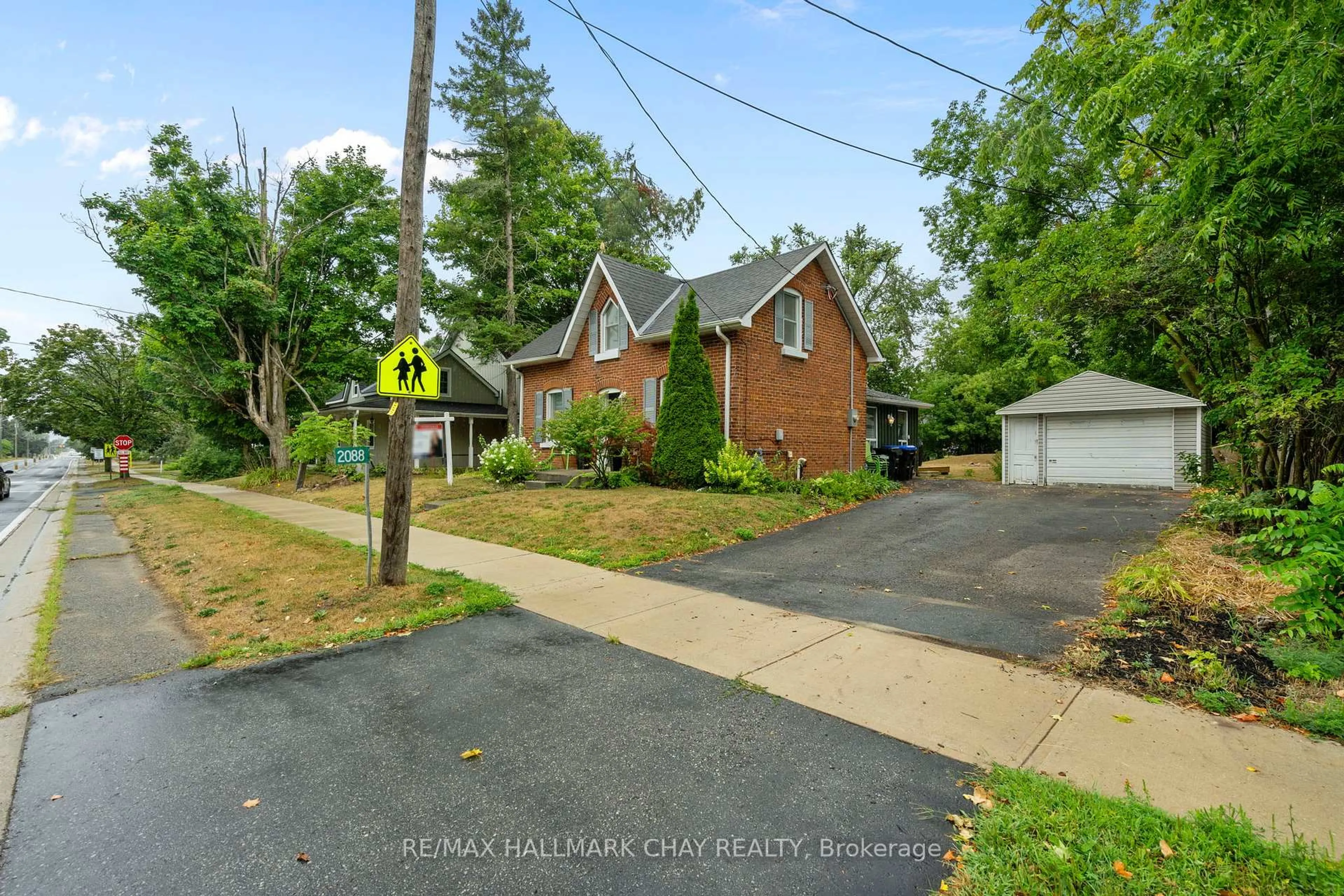 Unknown for 2088 Victoria St, Innisfil Ontario L9S 1K4