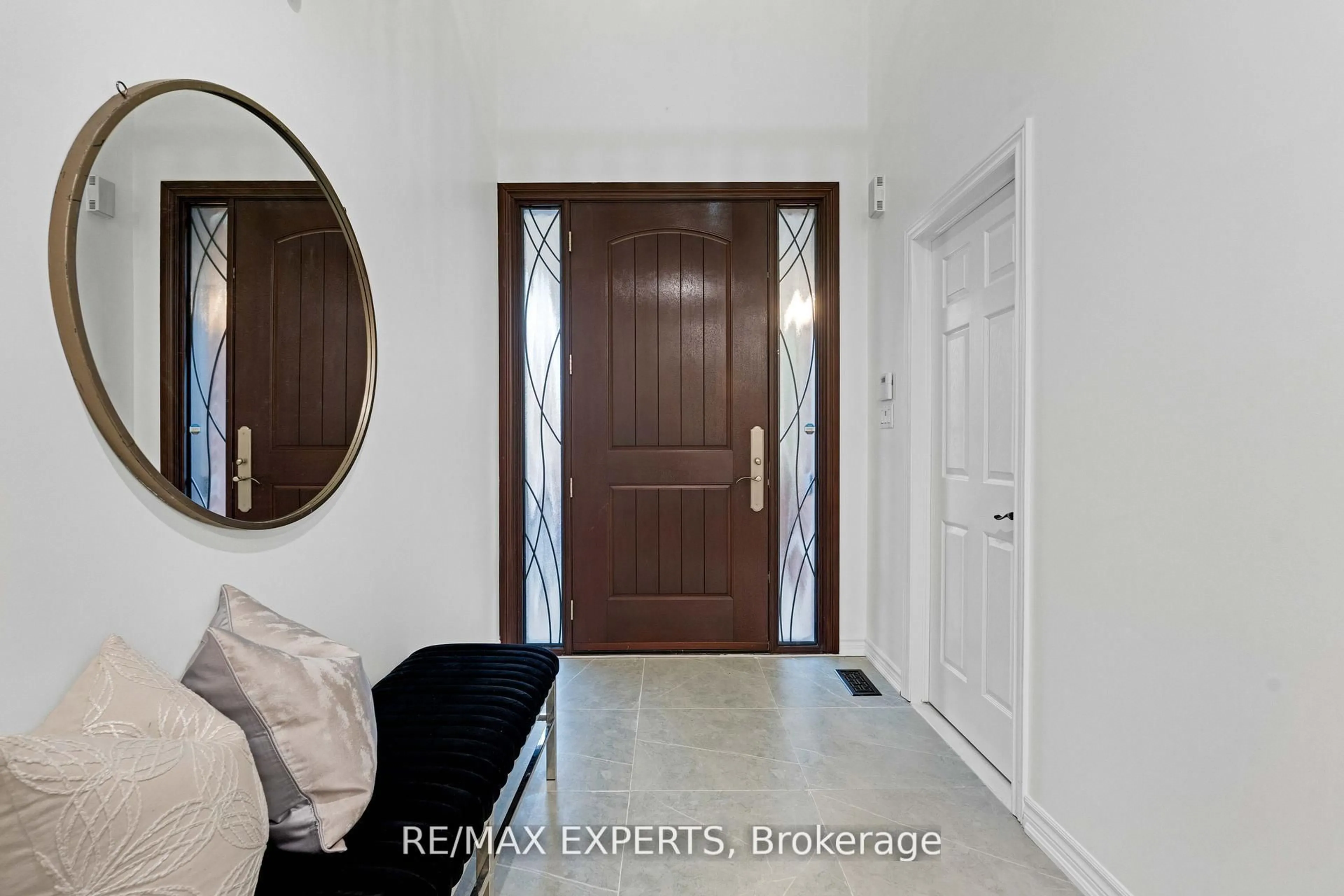Indoor entryway for 76 Cetona Ave, Vaughan Ontario L4H 3A2