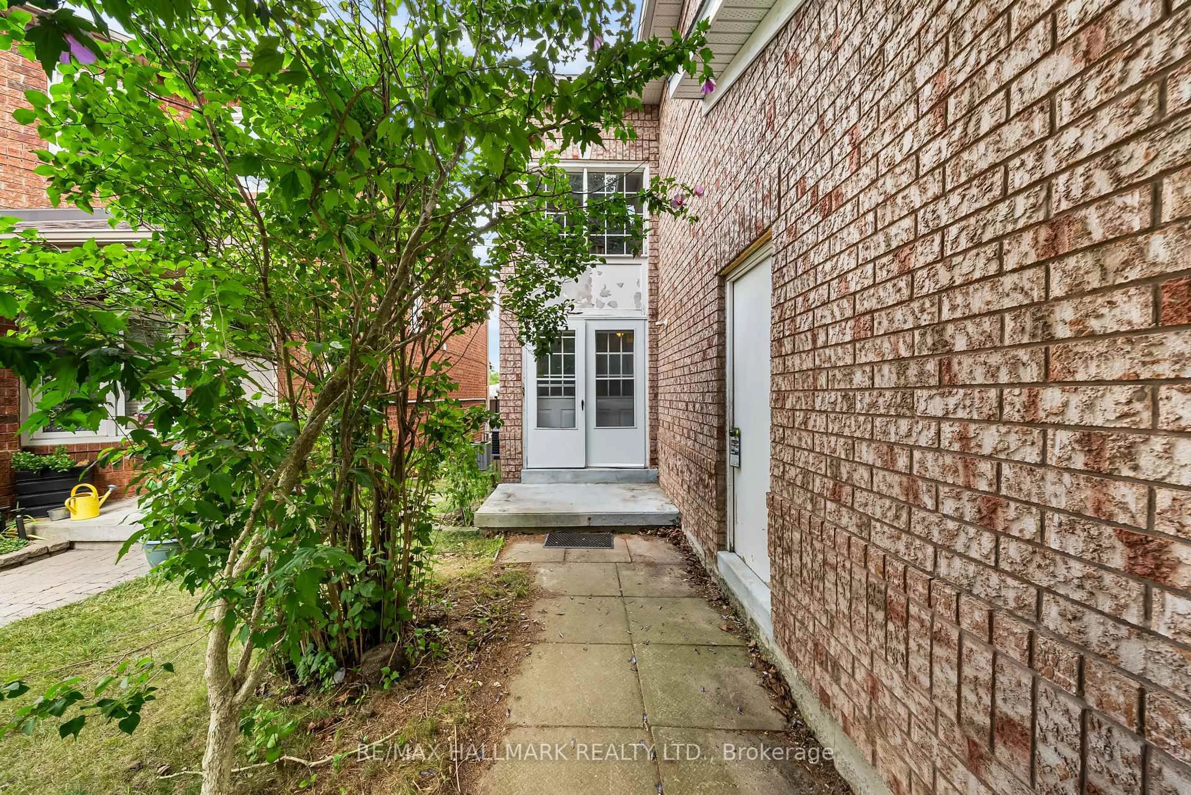 Unknown for 302 Pinnacle Tr, Aurora Ontario L4G 7G2