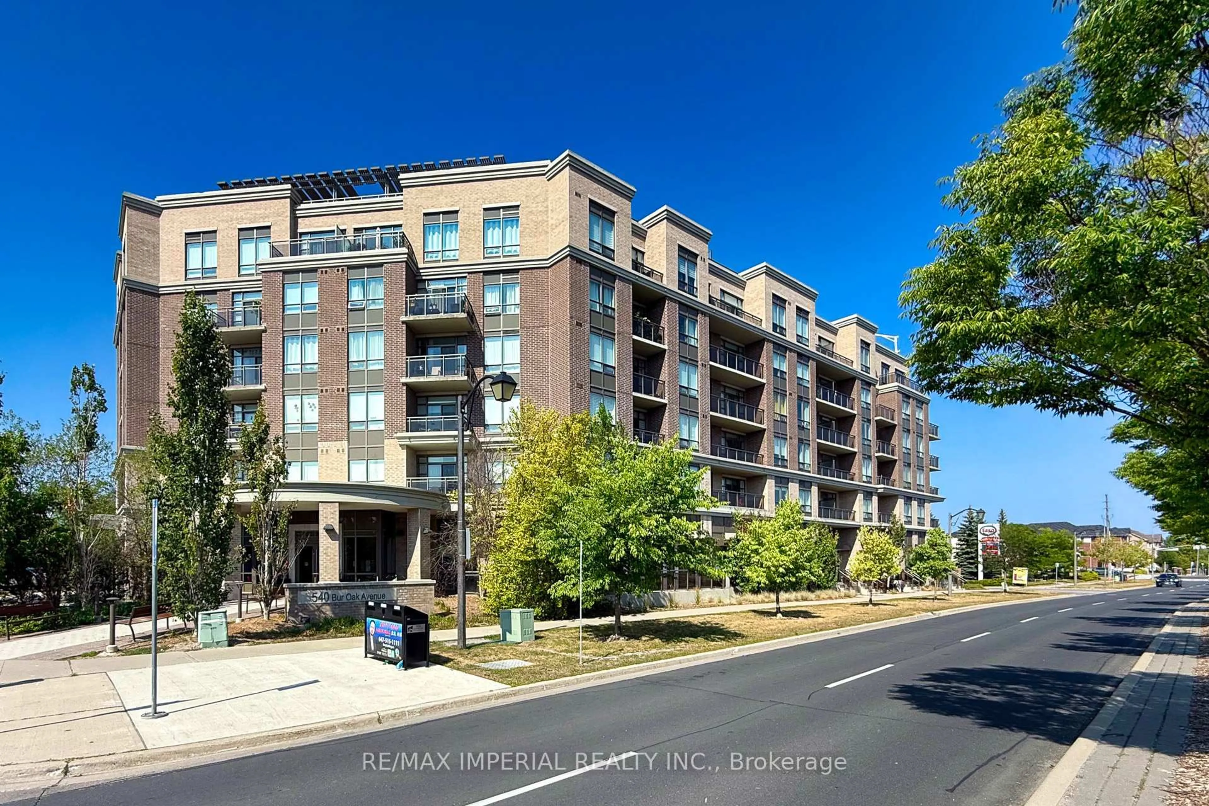 A pic from outside/outdoor area/front of a property/back of a property/a pic from drone, unknown for 540 bur oak Ave #530, Markham Ontario L6C 0Y2