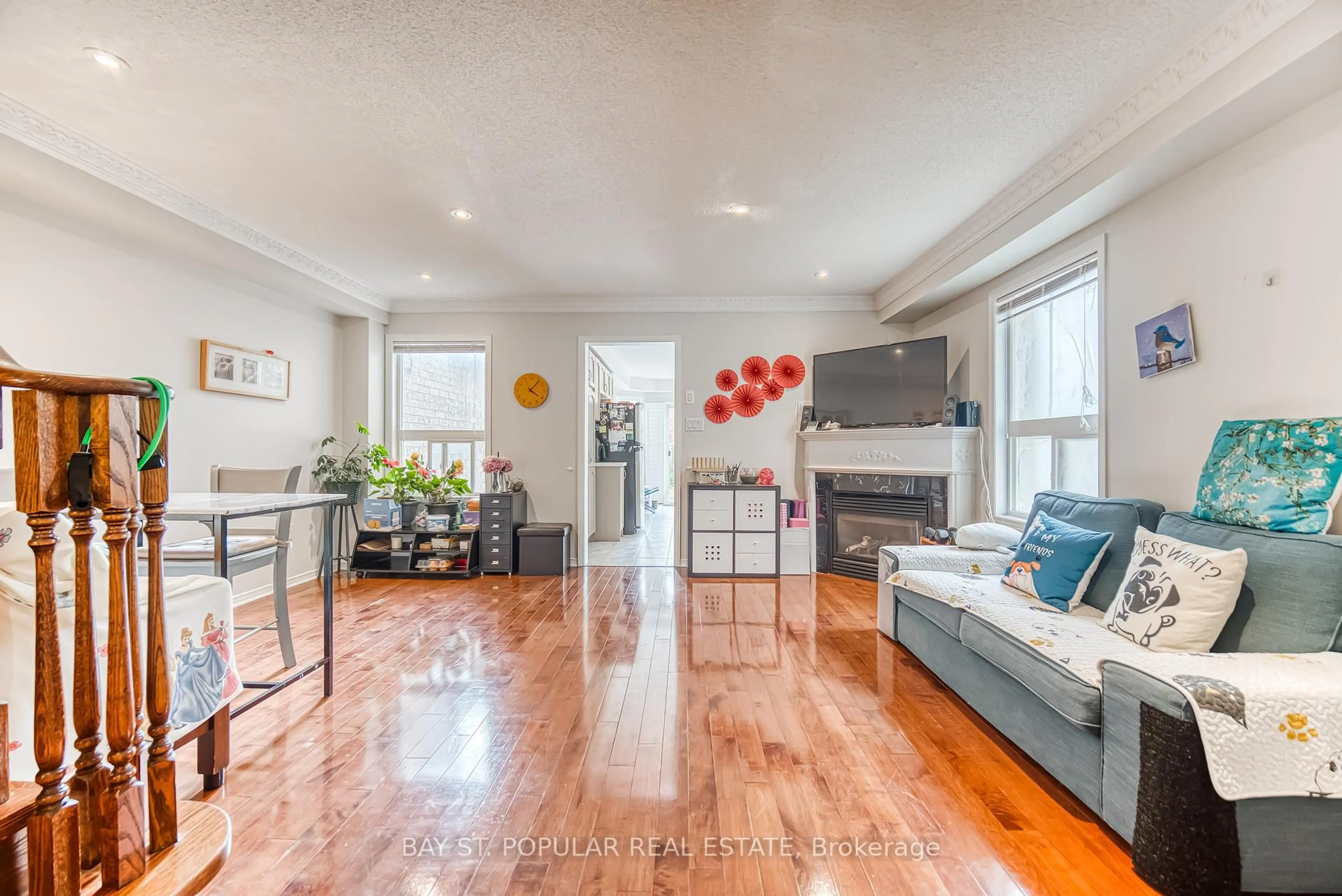 Living room with furniture, unknown for 121 Hillwood St, Markham Ontario L6C 3E6