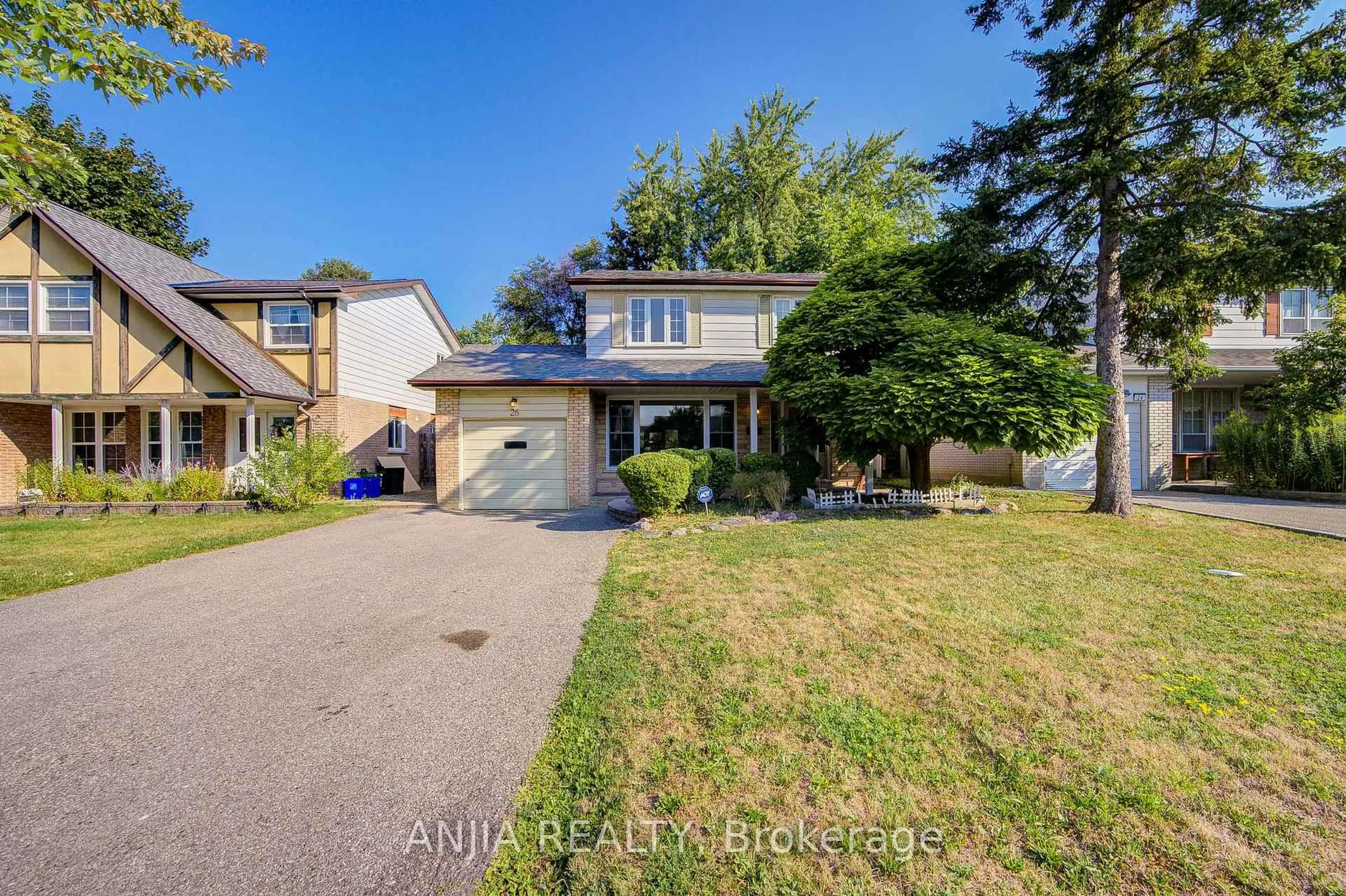 A pic from outside/outdoor area/front of a property/back of a property/a pic from drone, street for 26 Romfield Crct, Markham Ontario L3T 3H3