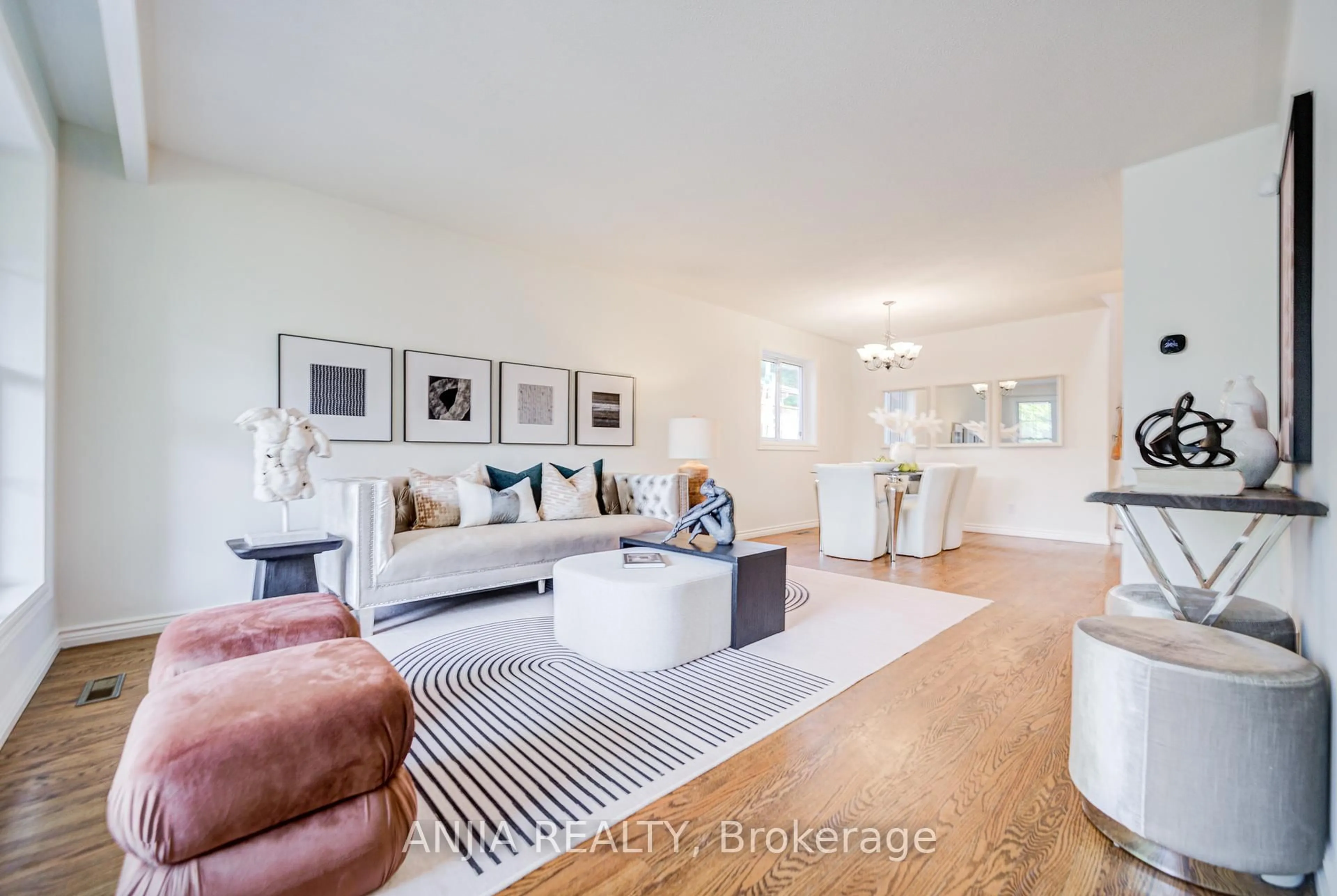 Living room with furniture, unknown for 26 Romfield Crct, Markham Ontario L3T 3H3