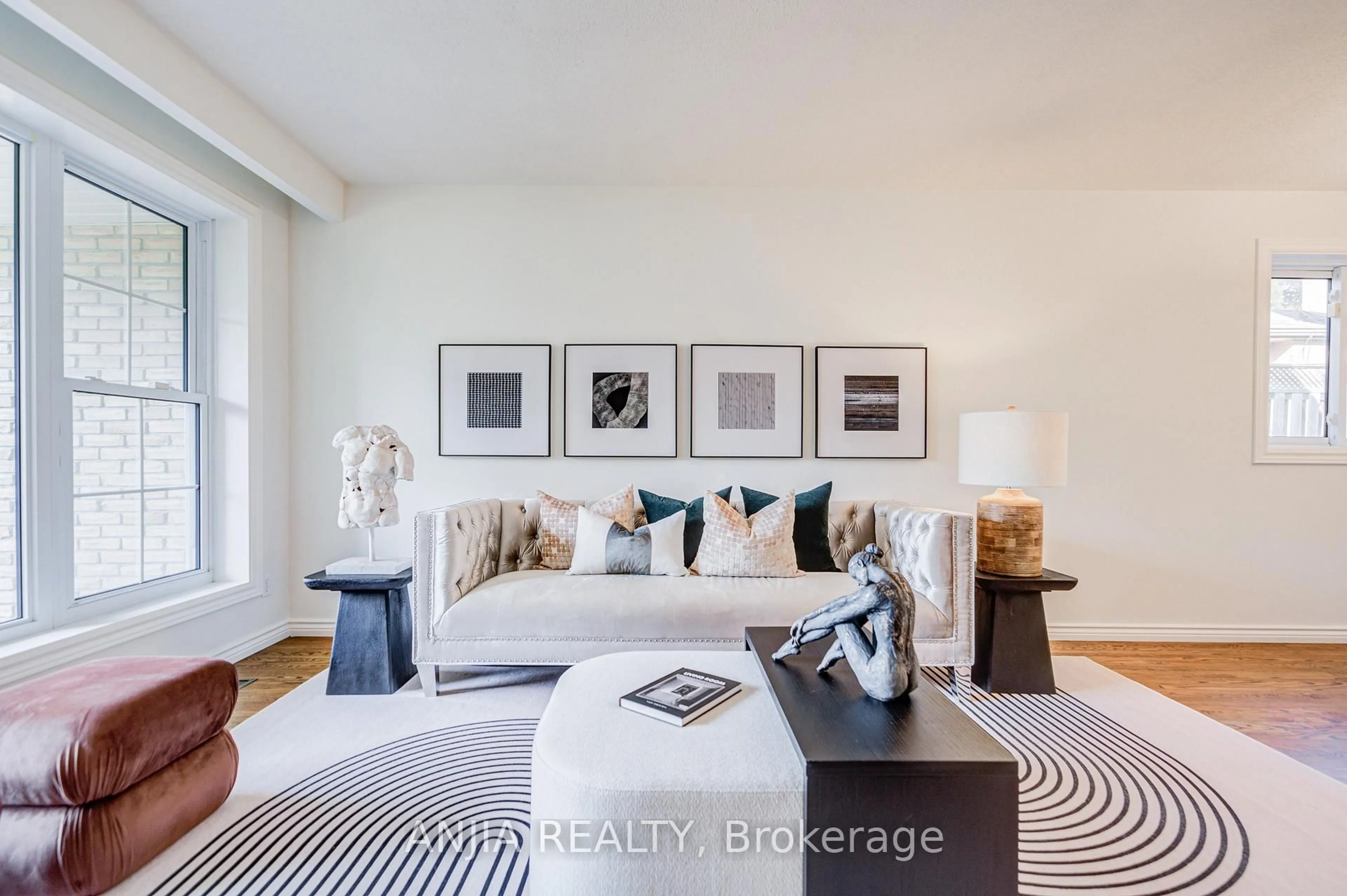Living room with furniture, unknown for 26 Romfield Crct, Markham Ontario L3T 3H3