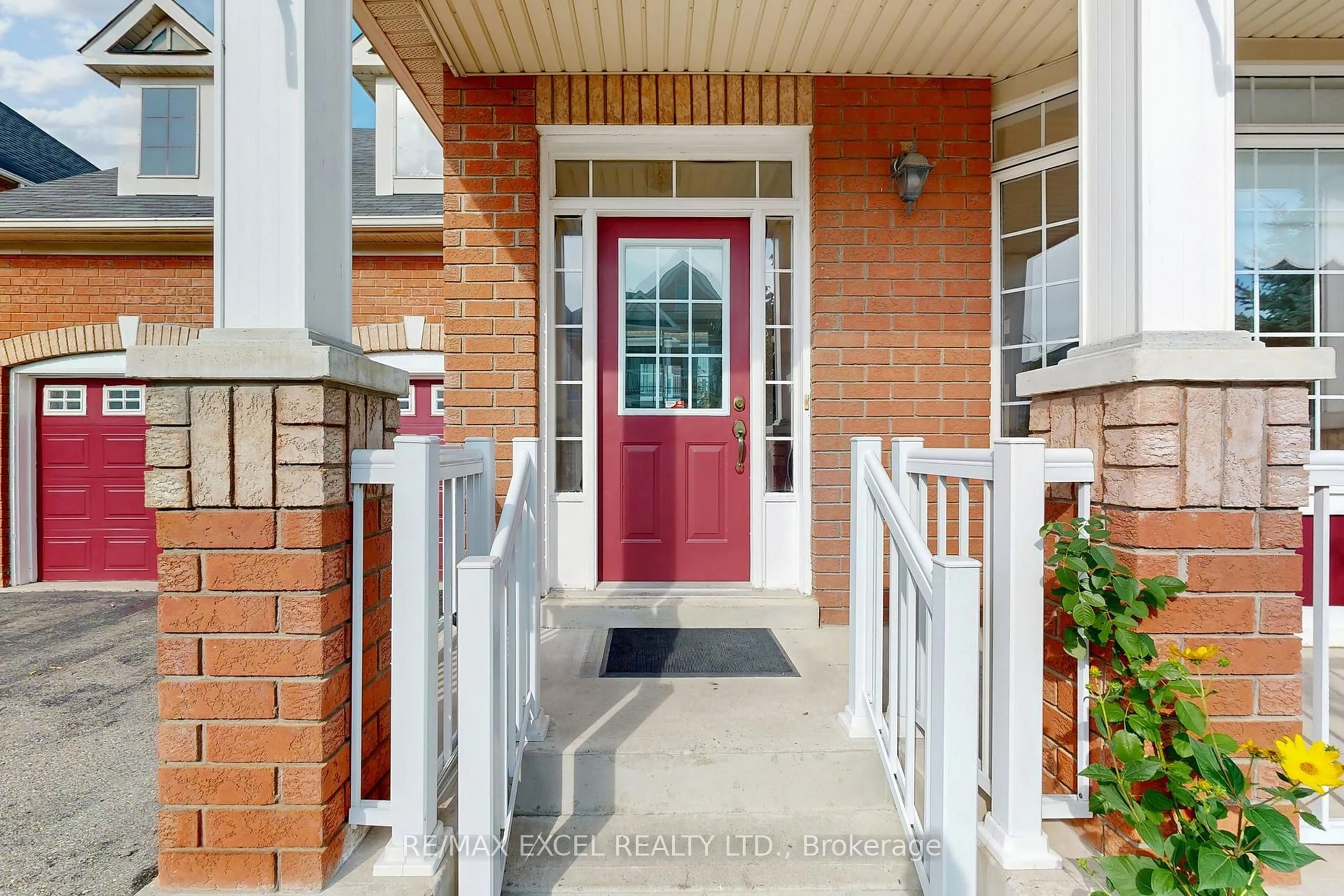 Indoor entryway for 38 Ayhart St, Markham Ontario L6E 1H4