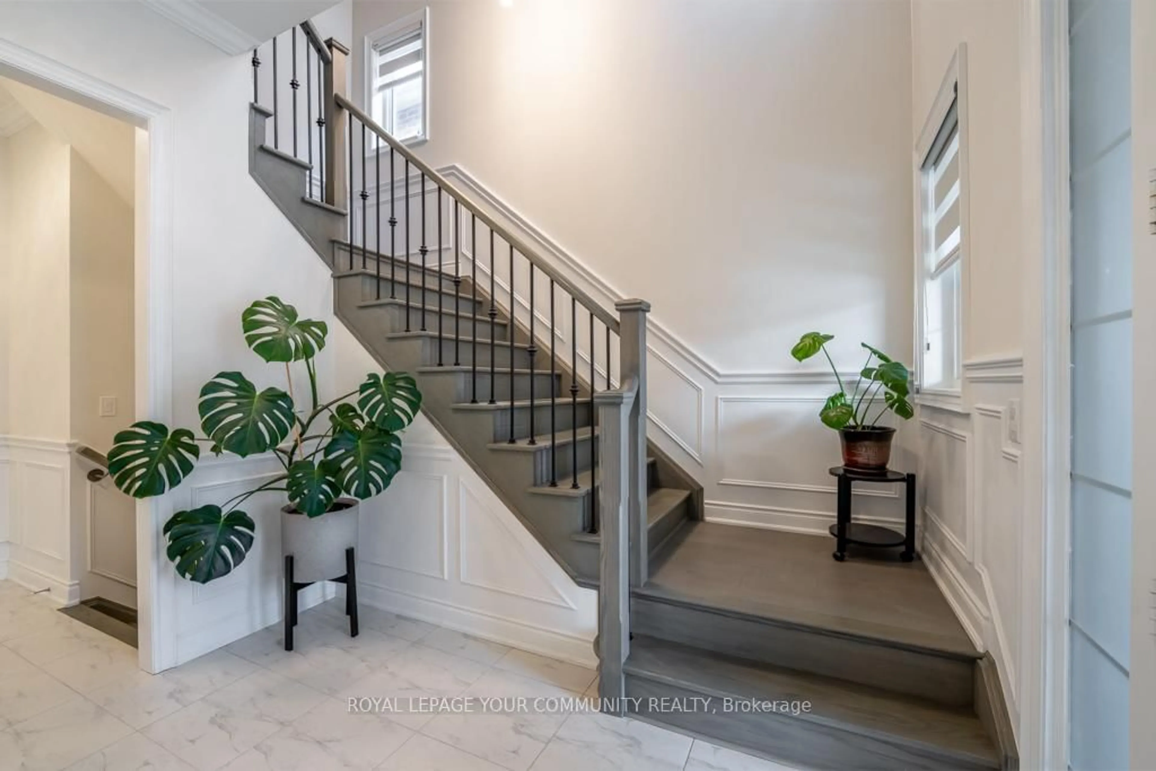 Indoor entryway for 18 Maple Fields Circ, Aurora Ontario L4G 3X7