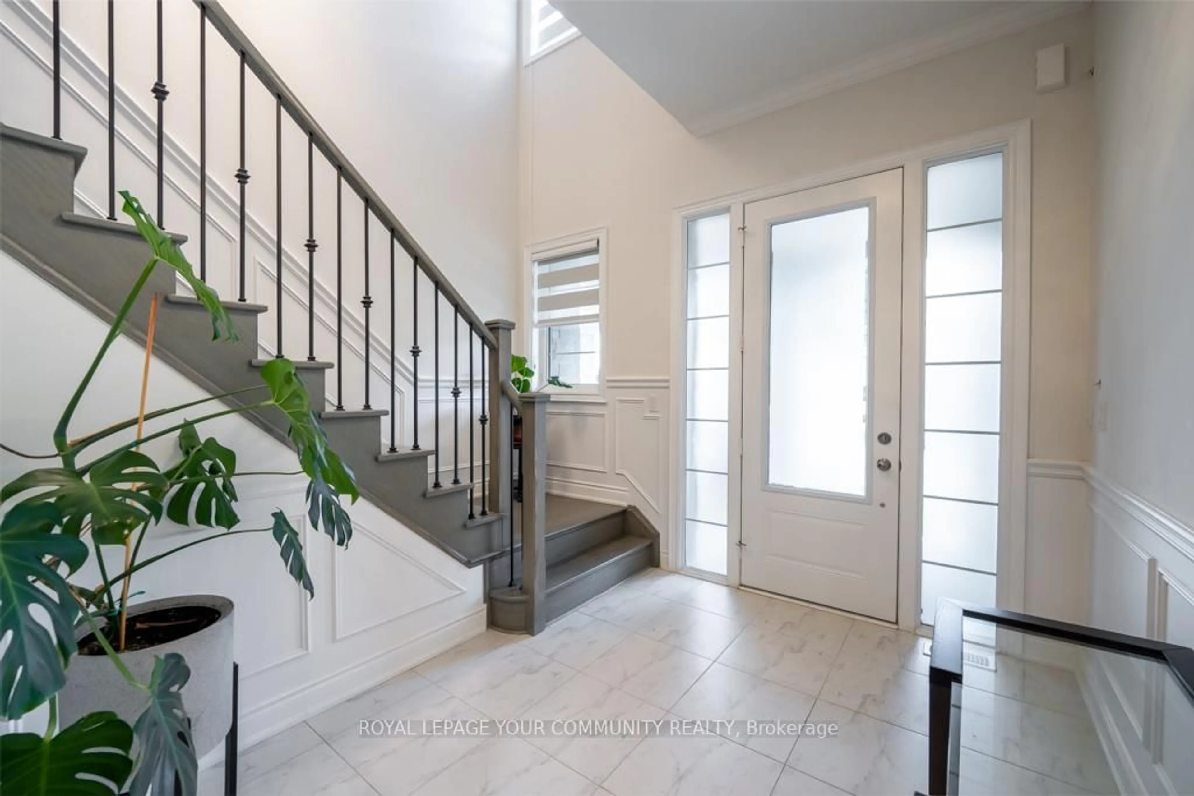 Indoor entryway for 18 Maple Fields Circ, Aurora Ontario L4G 3X7