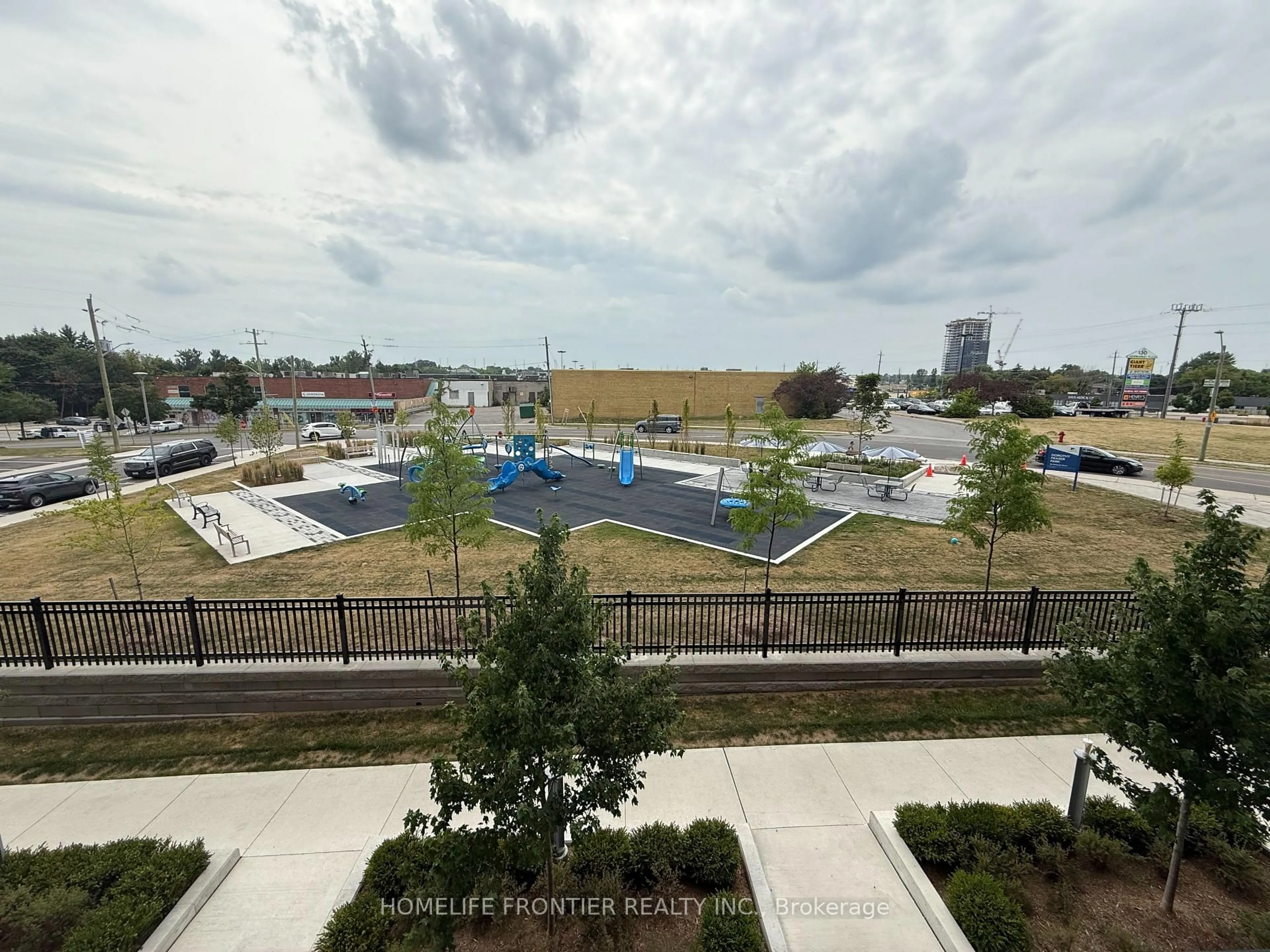A pic from outside/outdoor area/front of a property/back of a property/a pic from drone, city buildings view from balcony for 185 Deerfield Rd #208, Newmarket Ontario L3Y 0G7
