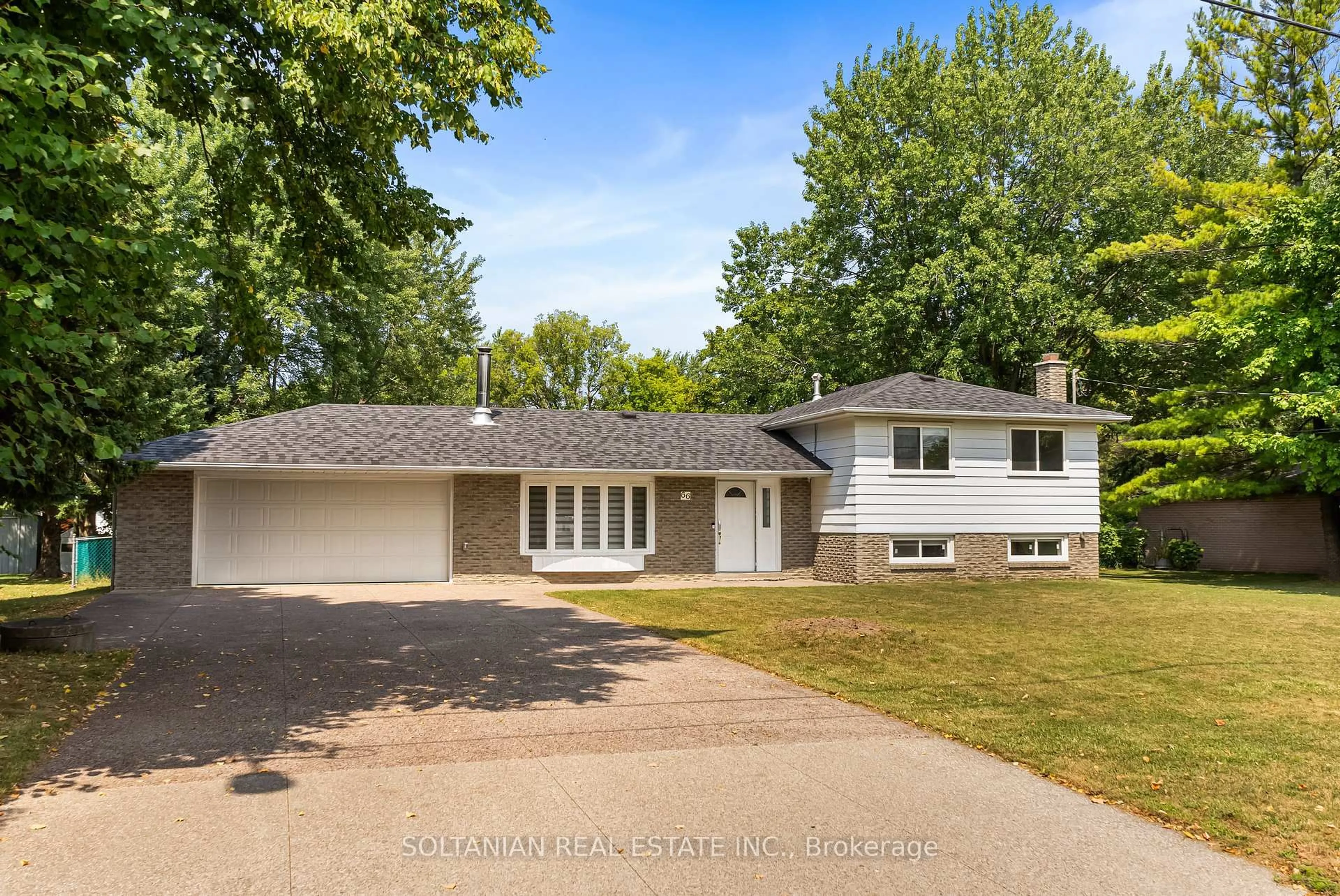 Home with vinyl exterior material, street for 66 Lakeland Cres, Richmond Hill Ontario L4E 2Z9