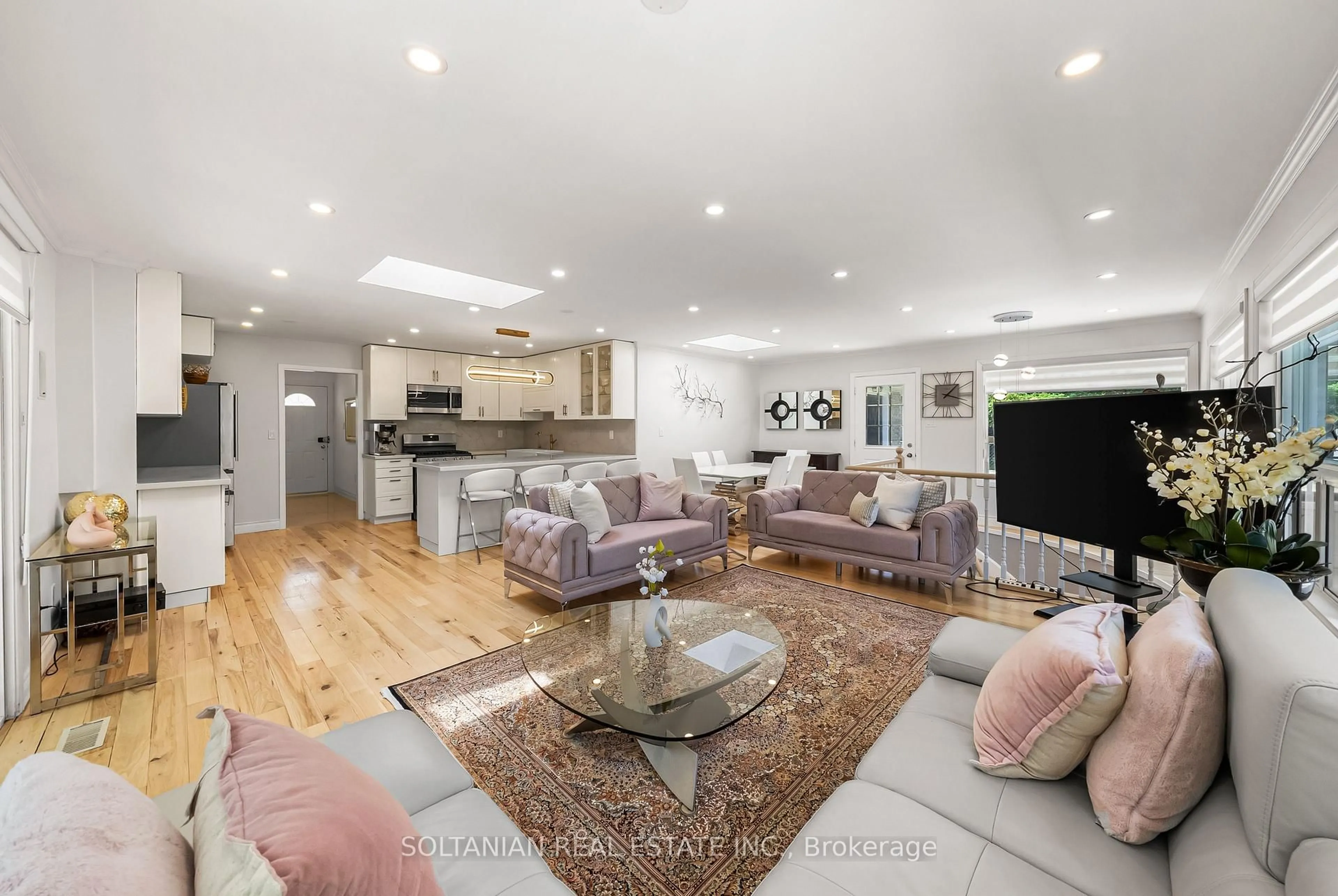 Living room with furniture, unknown for 66 Lakeland Cres, Richmond Hill Ontario L4E 2Z9