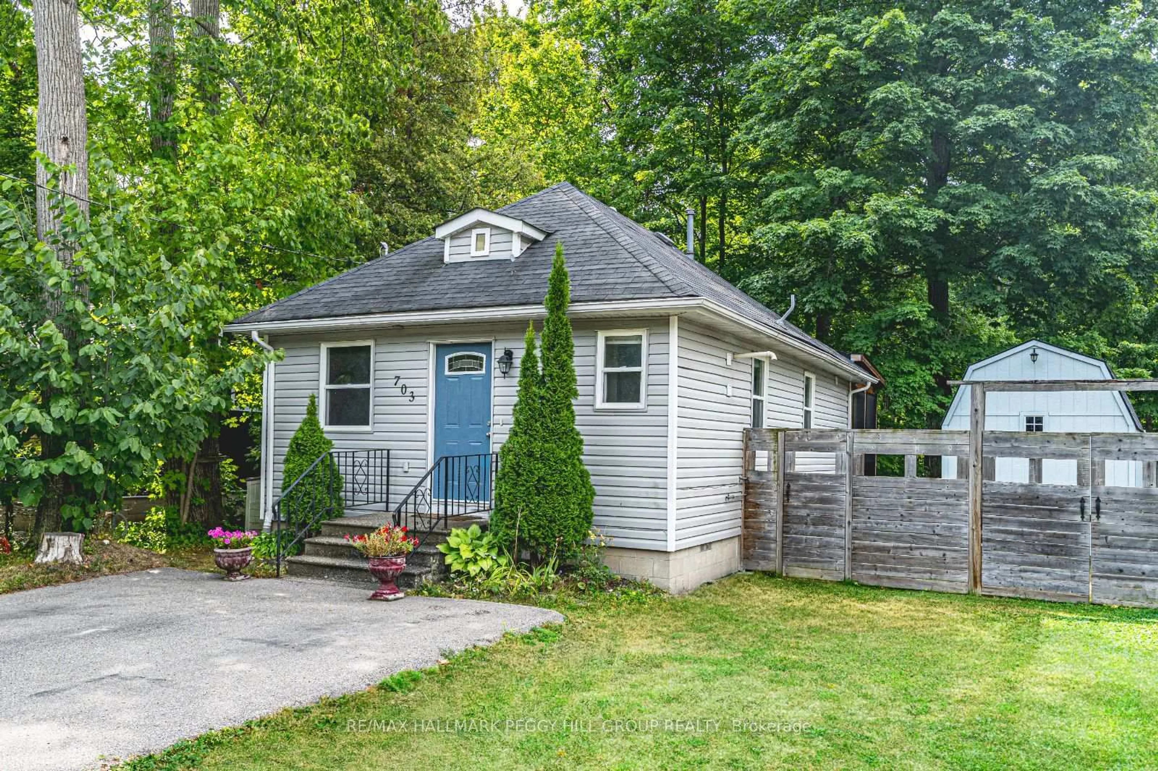 Shed for 703 Chestnut St, Innisfil Ontario L9S 2H8