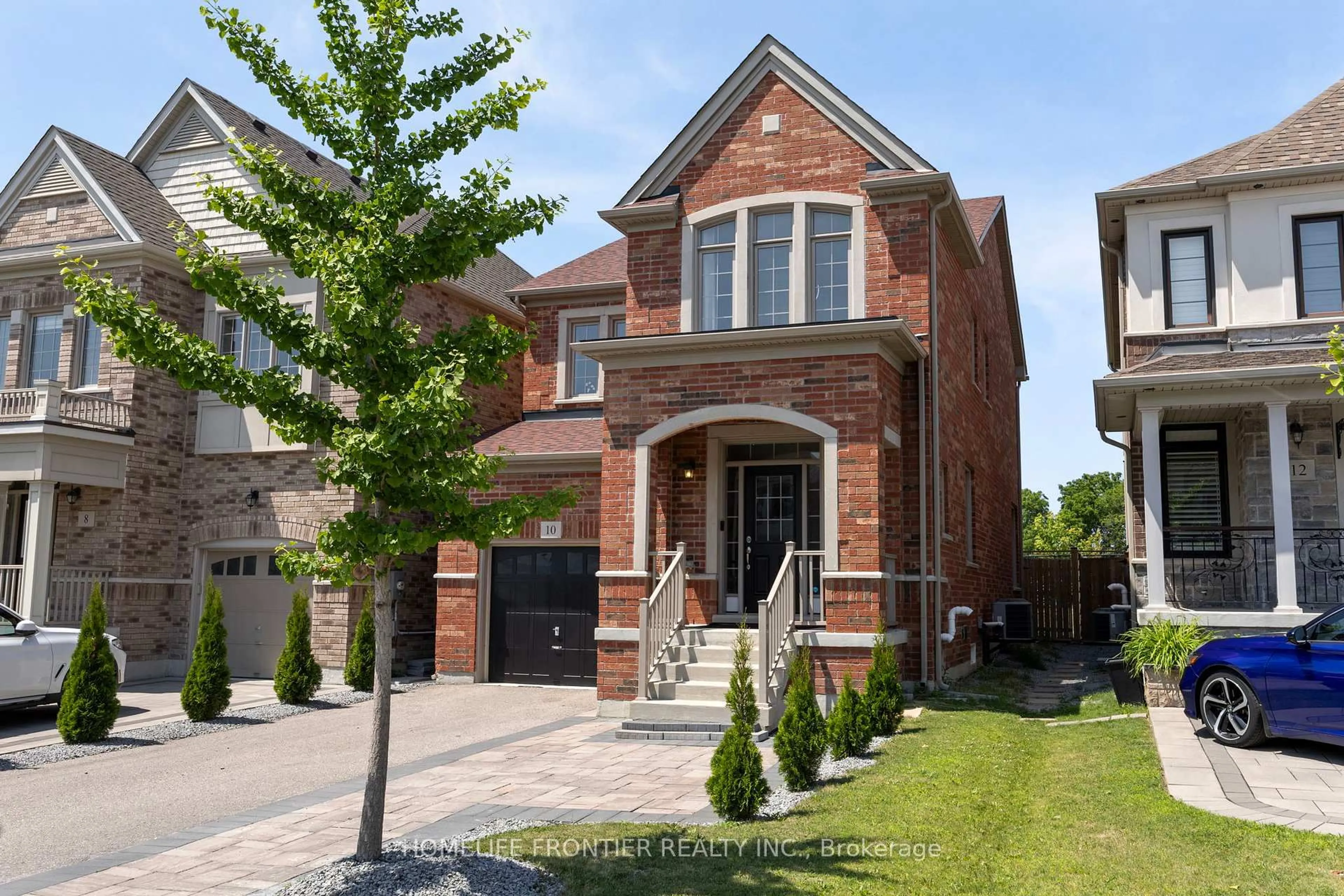 Home with brick exterior material, street for 10 Festival Crt, East Gwillimbury Ontario L9N 0N8
