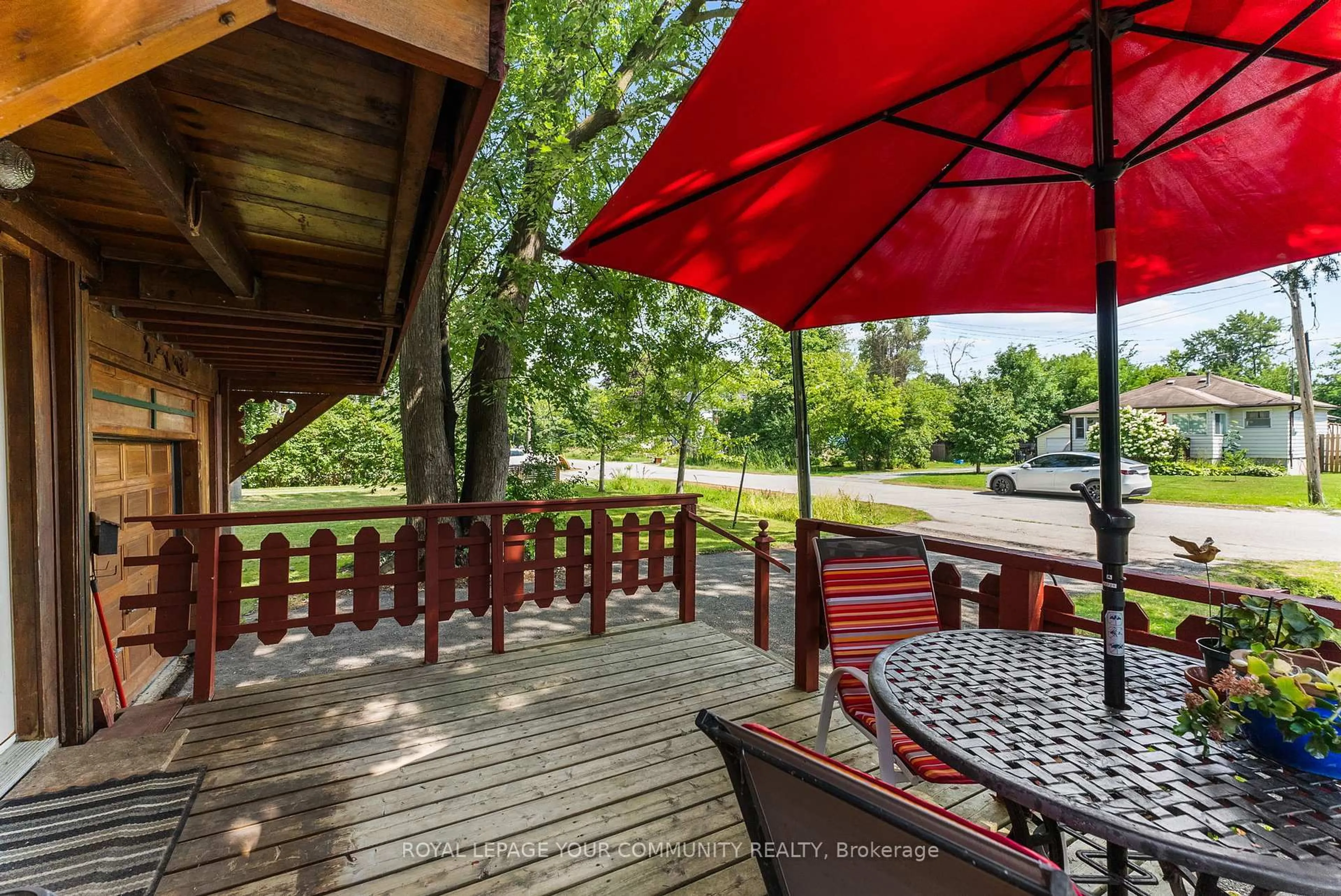Patio, water/lake/river/ocean view for 204 Woodland Ave, Georgina Ontario L4P 2M8
