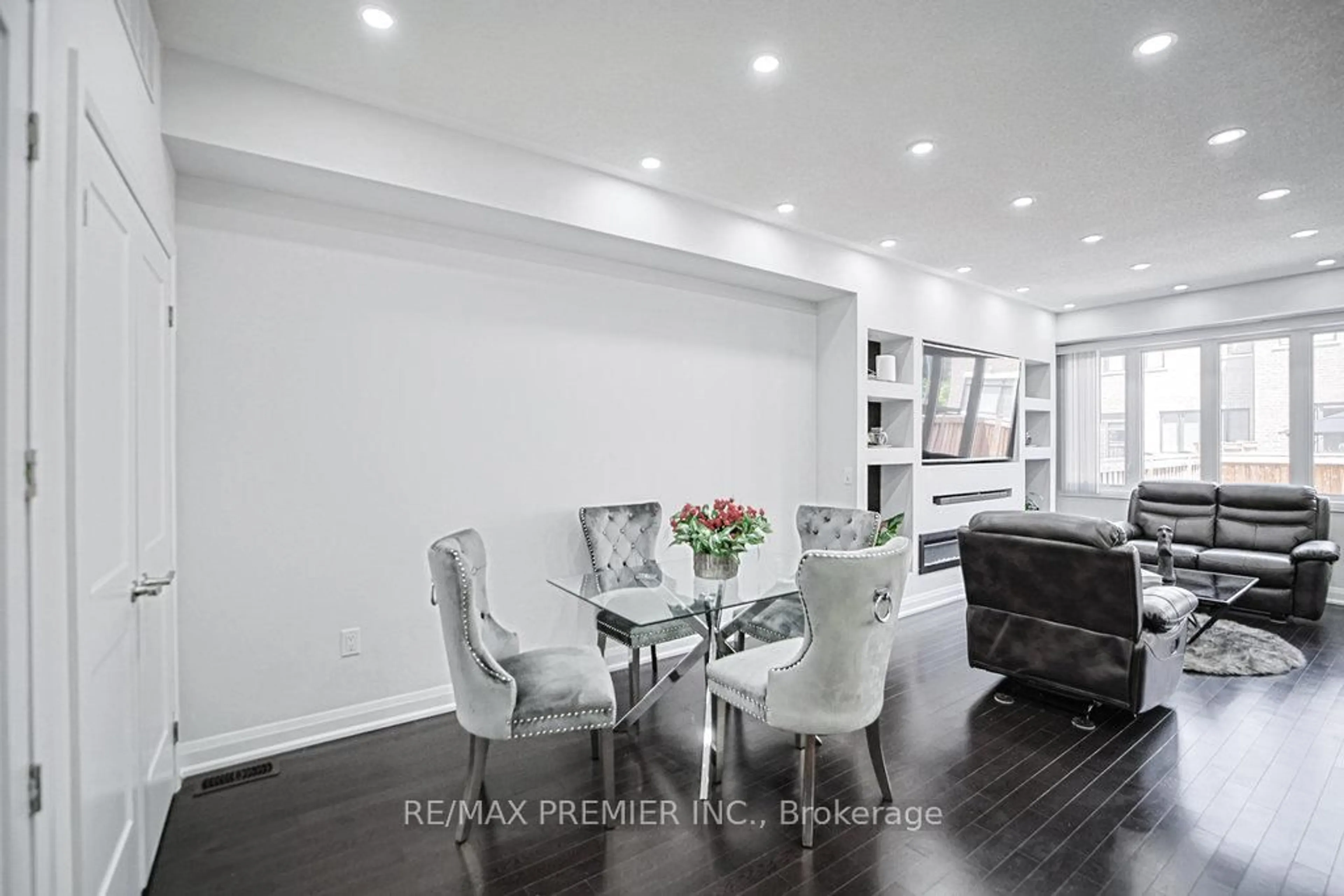 Dining room, unknown for 131 Landolfi Way, Bradford West Gwillimbury Ontario L3Z 4L7