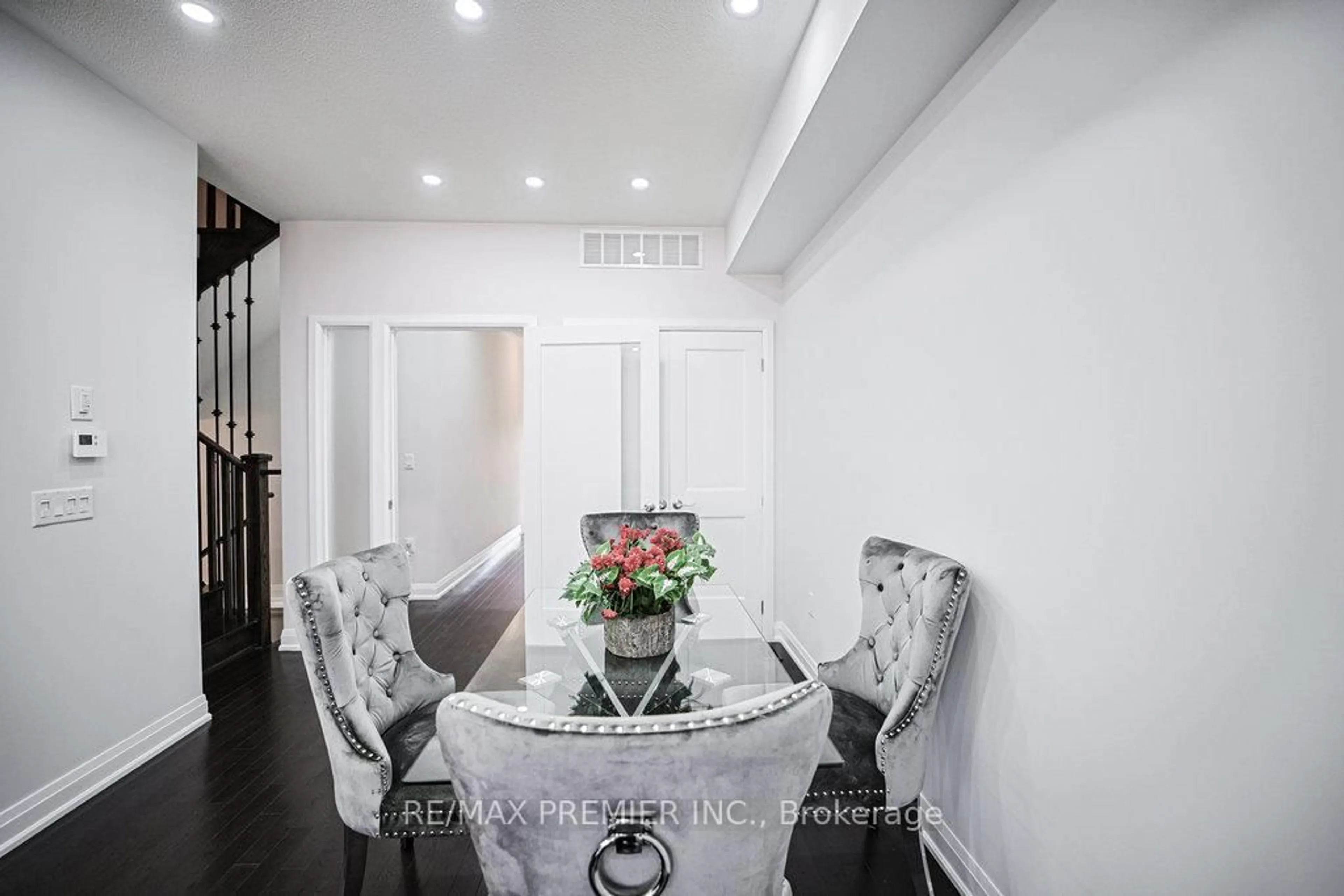 Dining room, unknown for 131 Landolfi Way, Bradford West Gwillimbury Ontario L3Z 4L7