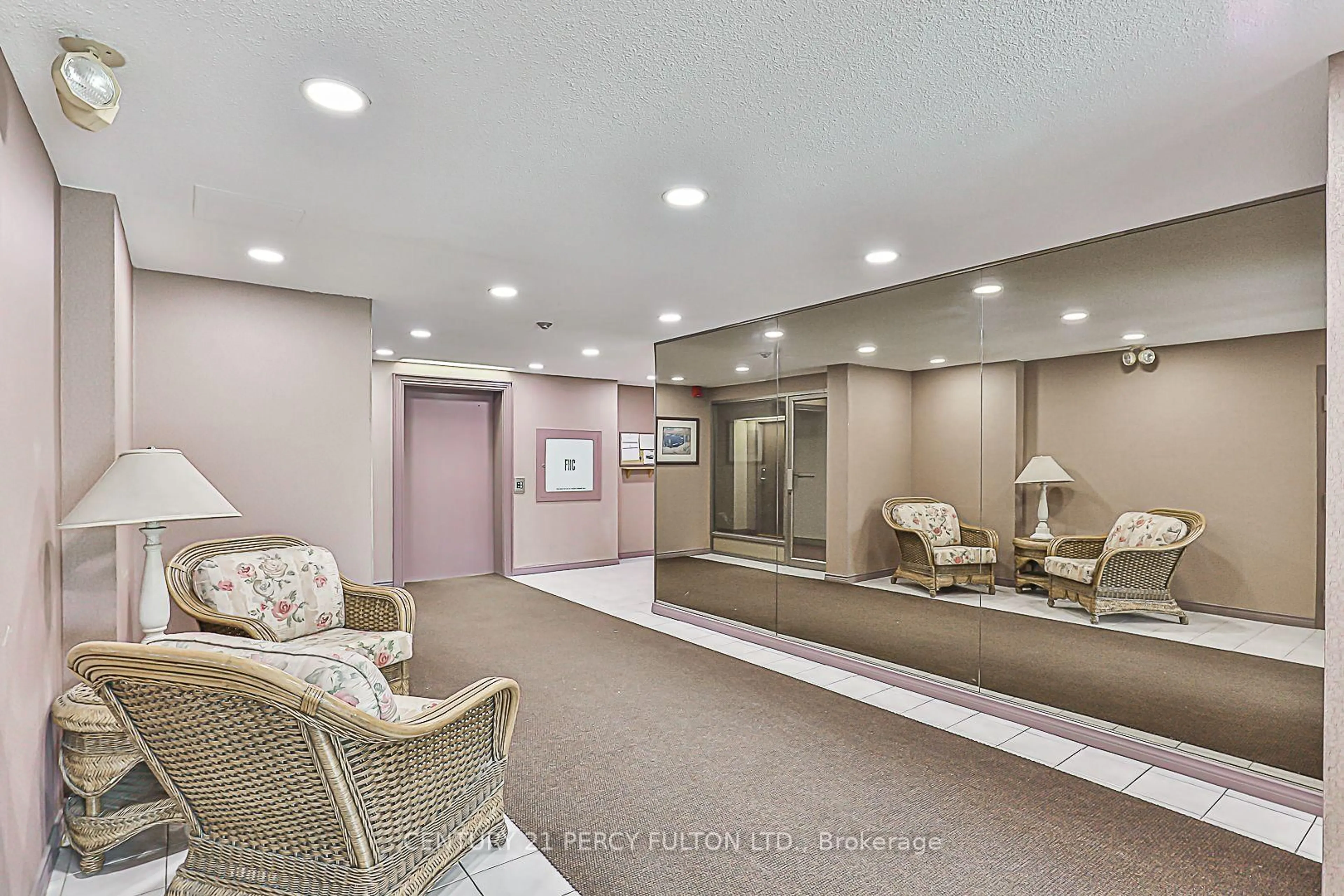 Indoor foyer for 249 Major Mackenzie Dr #203, Richmond Hill Ontario L4C 9M8