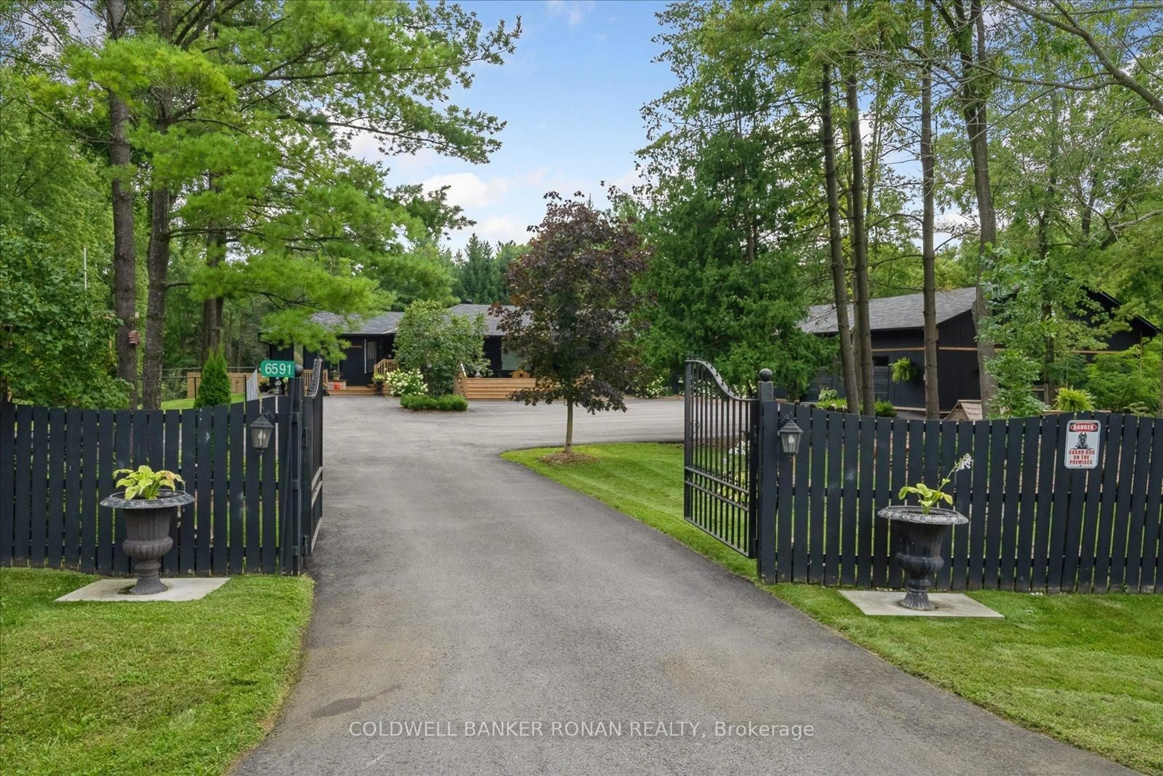A pic from outside/outdoor area/front of a property/back of a property/a pic from drone, street for 6591 6th Line, New Tecumseth Ontario L0G 1W0
