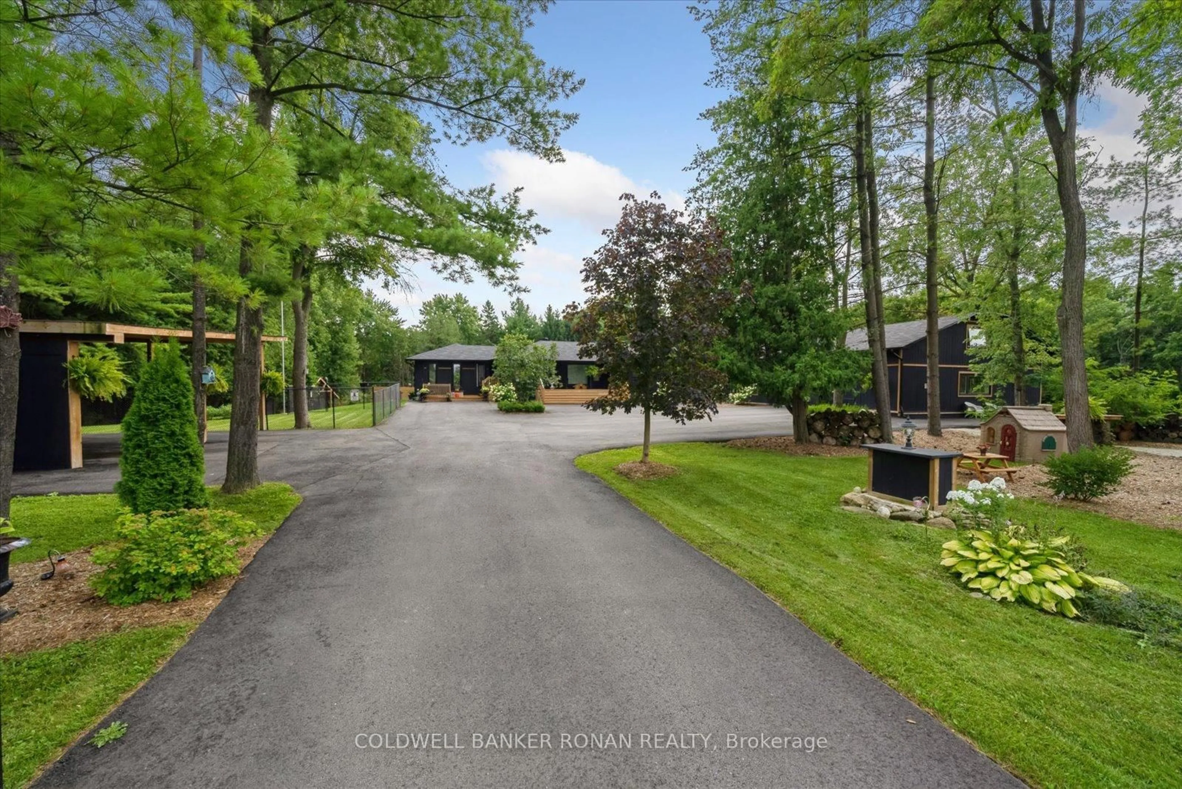 A pic from outside/outdoor area/front of a property/back of a property/a pic from drone, water/lake/river/ocean view for 6591 6th Line, New Tecumseth Ontario L0G 1W0