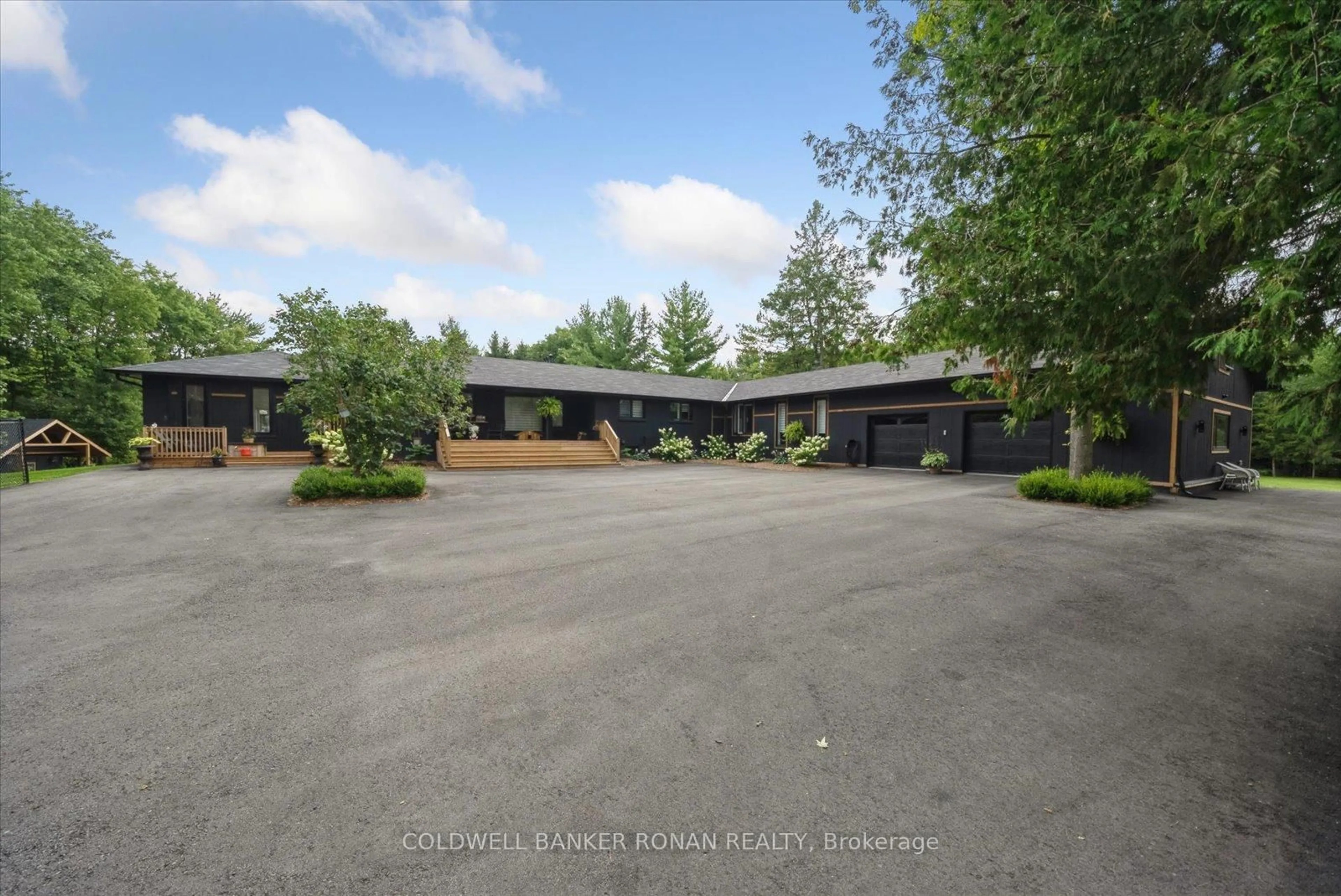 A pic from outside/outdoor area/front of a property/back of a property/a pic from drone, unknown for 6591 6th Line, New Tecumseth Ontario L0G 1W0