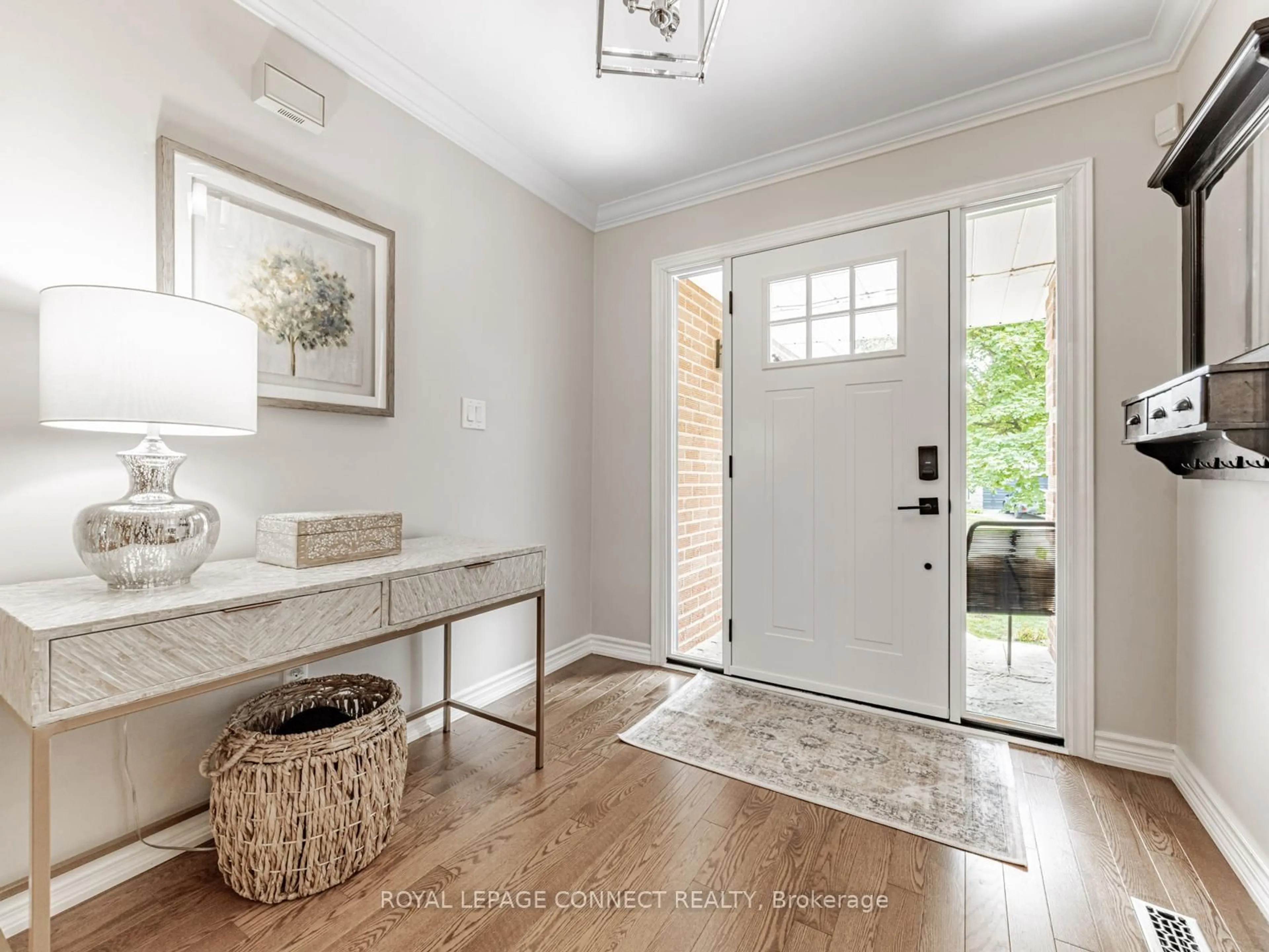 Indoor entryway for 42 Lyndhurst Dr, Markham Ontario L3T 6S5
