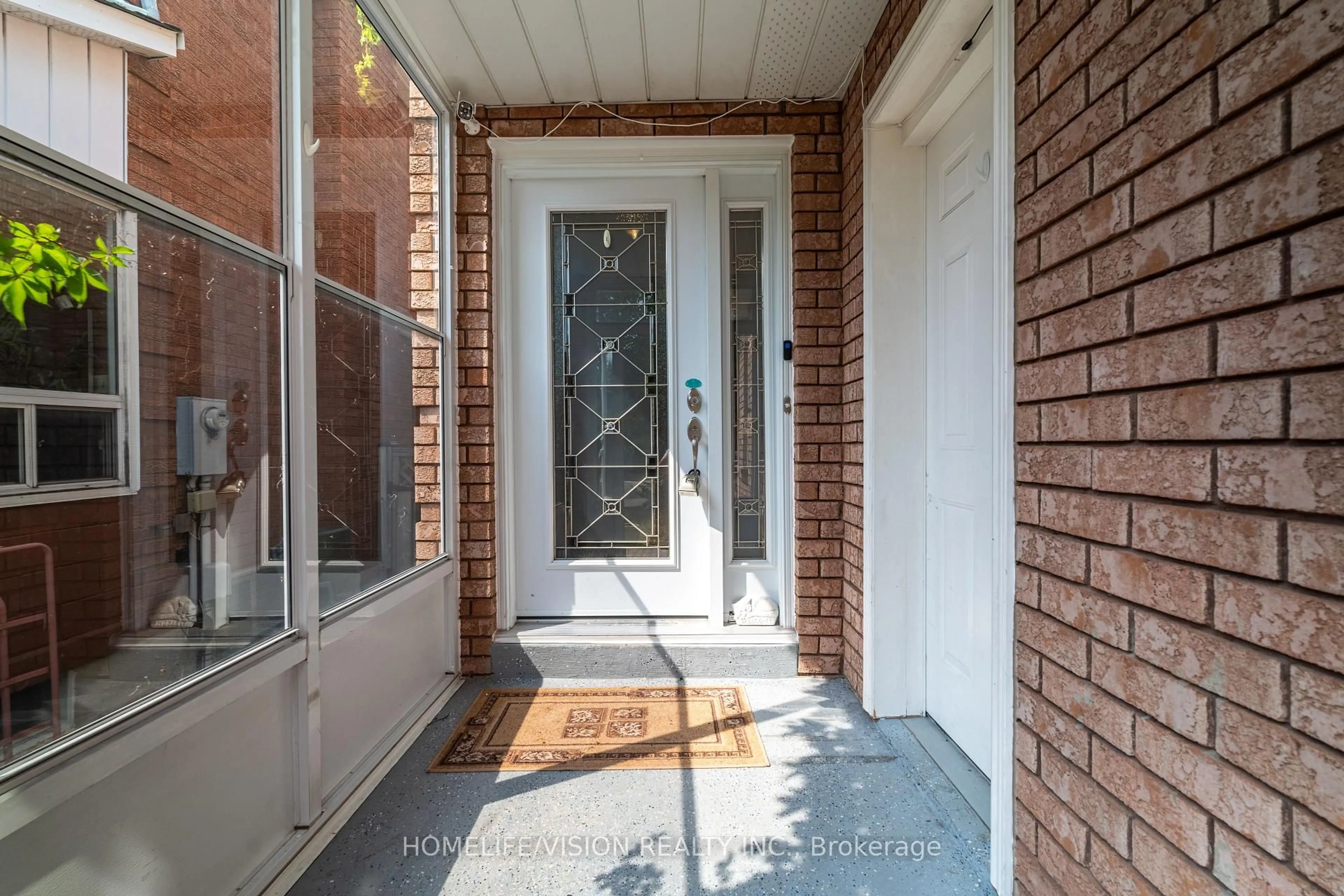 Indoor entryway for 32 Mountfield Cres, Vaughan Ontario L4J 7E8