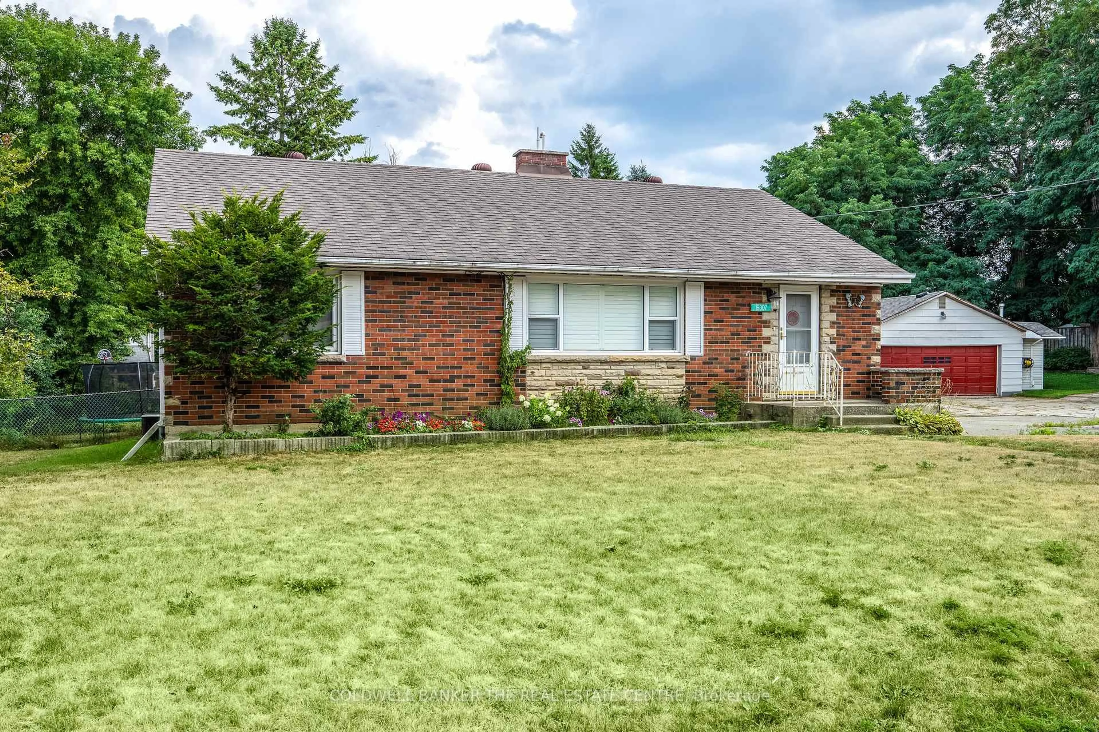 Home with brick exterior material, street for 19307 Yonge St, East Gwillimbury Ontario L9N 1L1