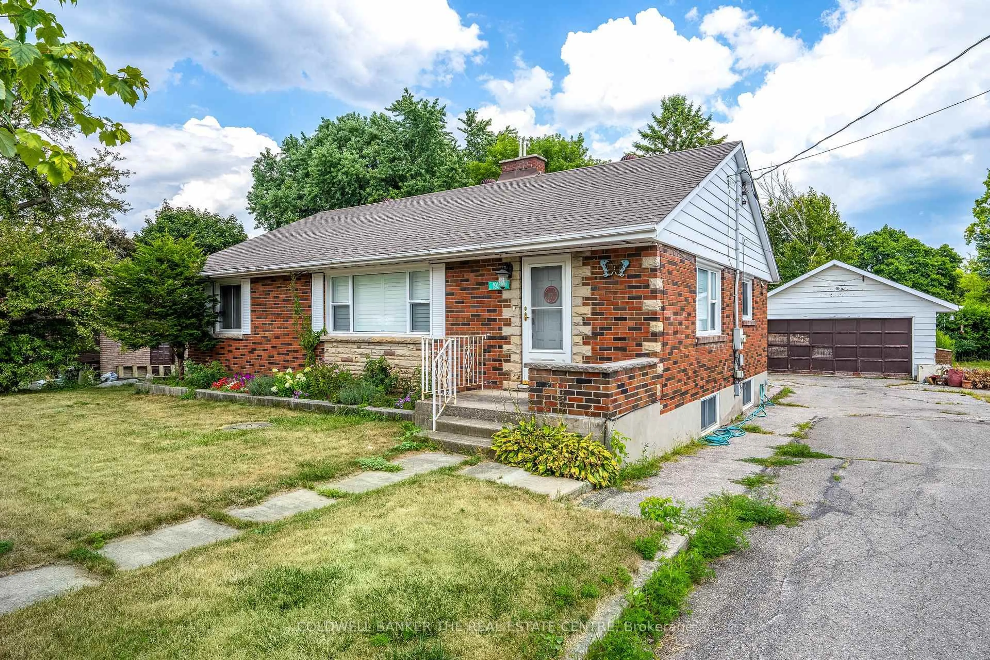 Home with brick exterior material, street for 19307 Yonge St, East Gwillimbury Ontario L9N 1L1