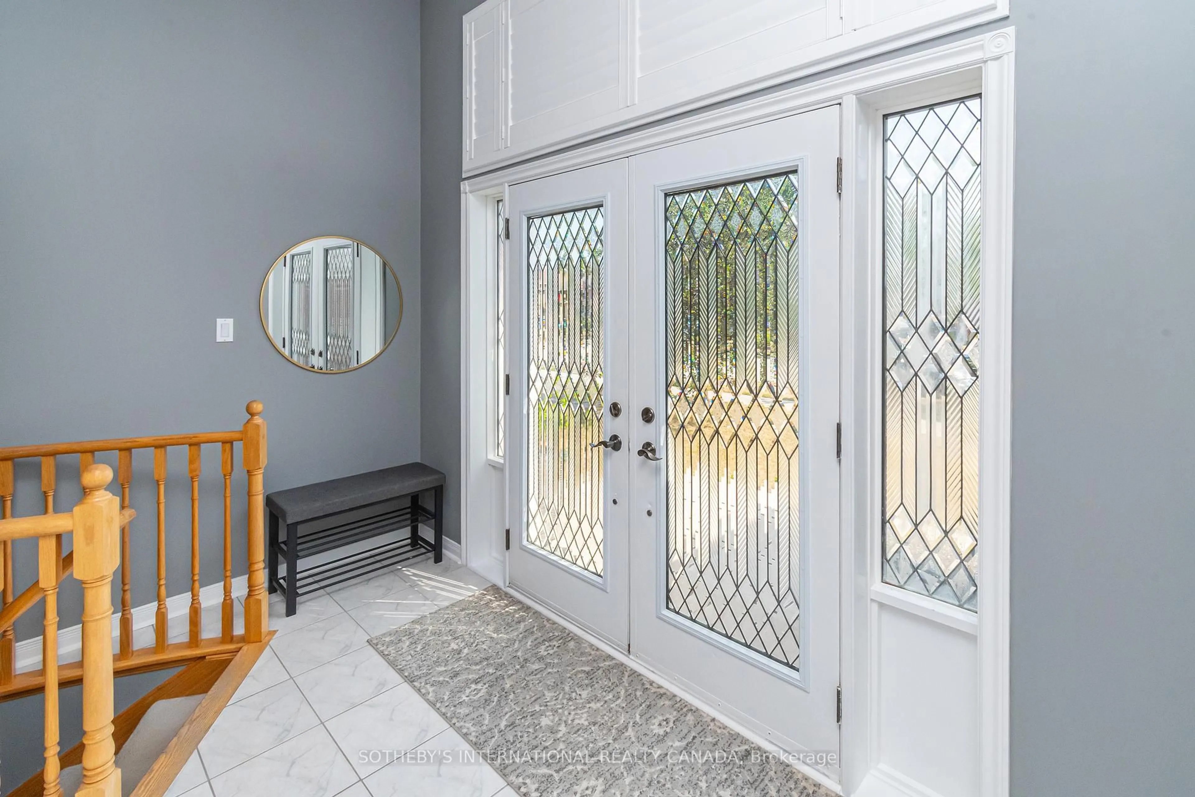 Indoor entryway for 1240 Forest St, Innisfil Ontario L9S 1Z6