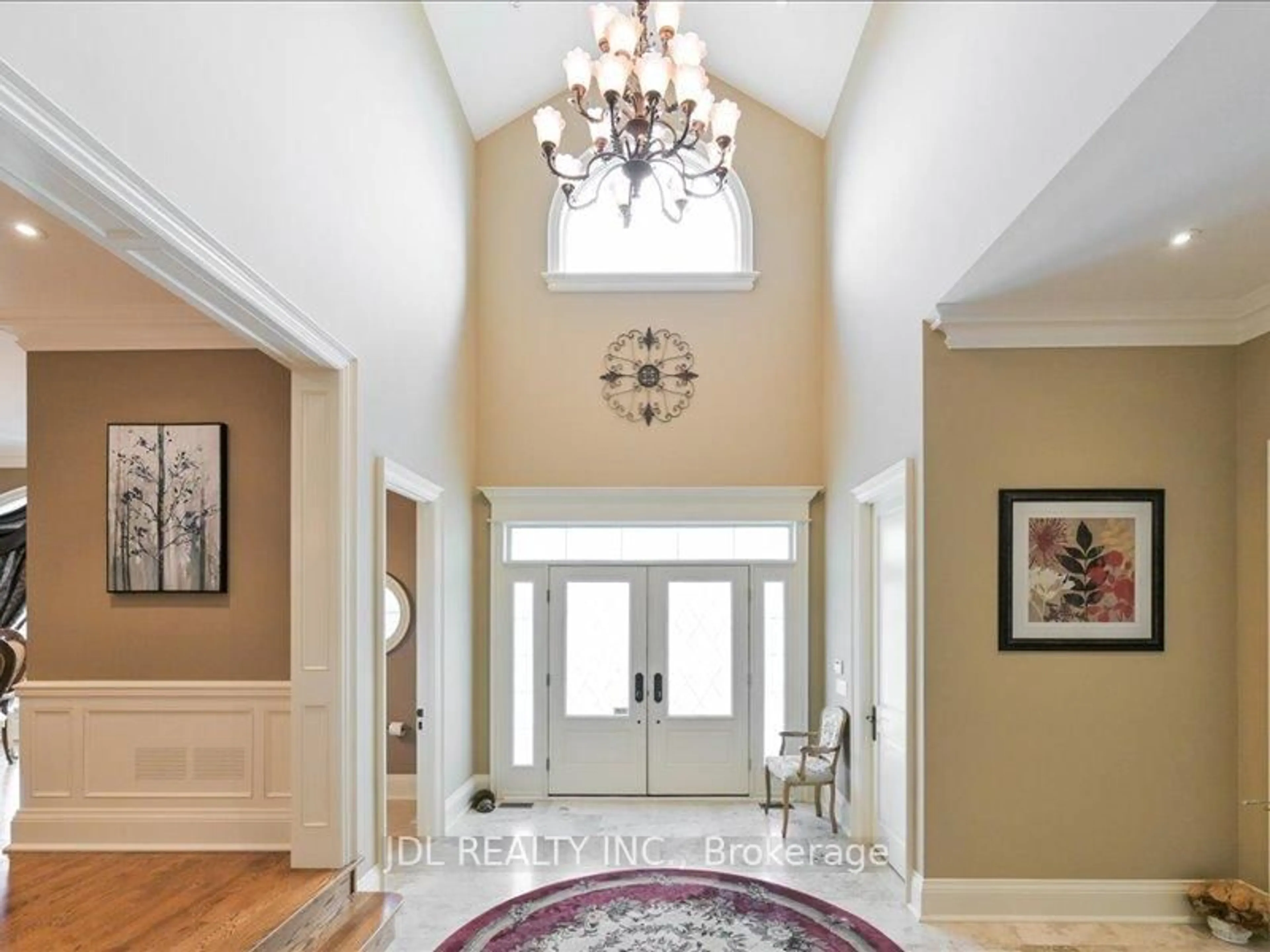 Indoor entryway for 15 Lake Woods Dr, Whitchurch-Stouffville Ontario L4A 1P9