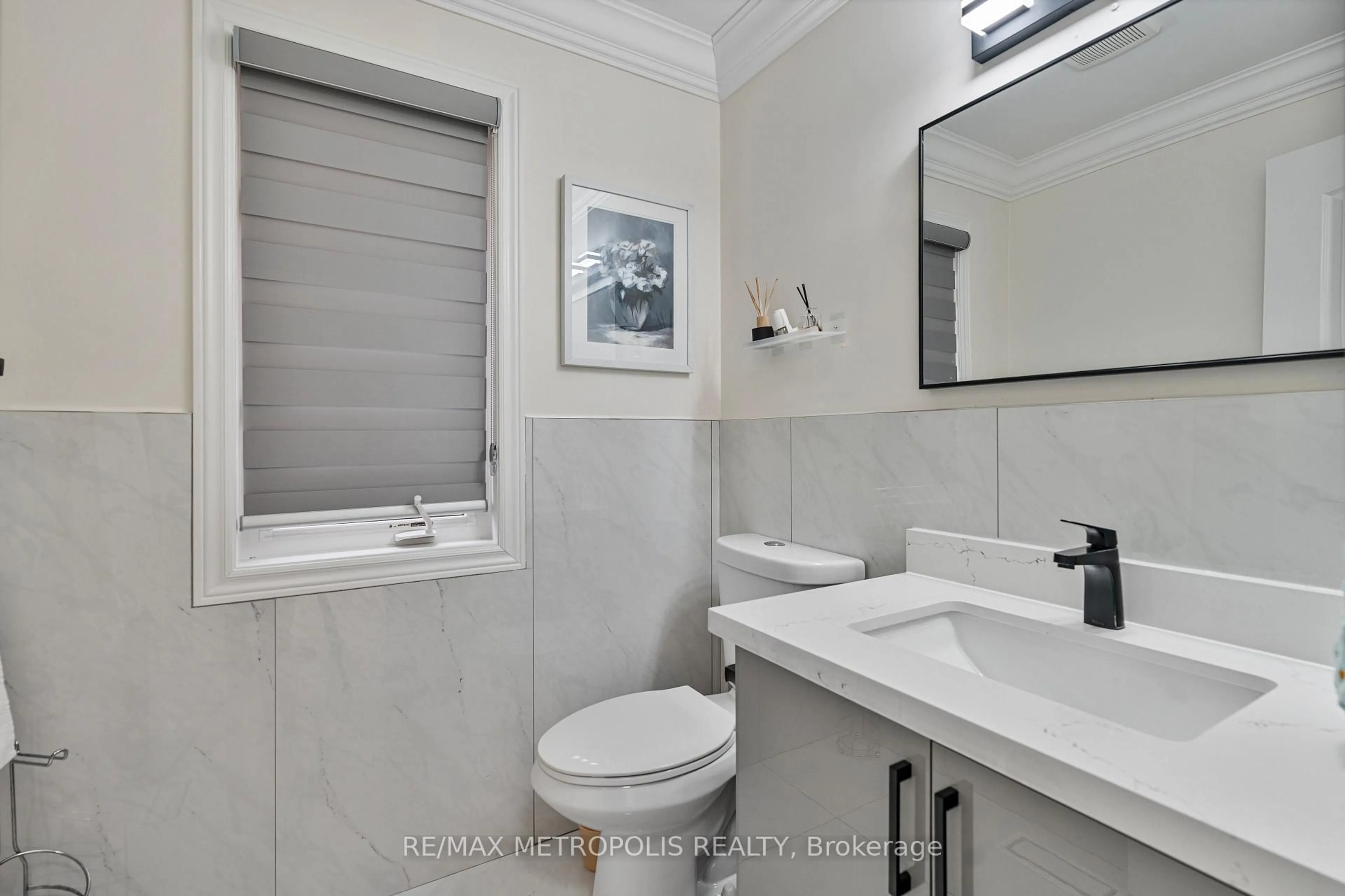 Standard bathroom, ceramic/tile floor for 71 Forestbrook Dr, Markham Ontario L6B 0G2