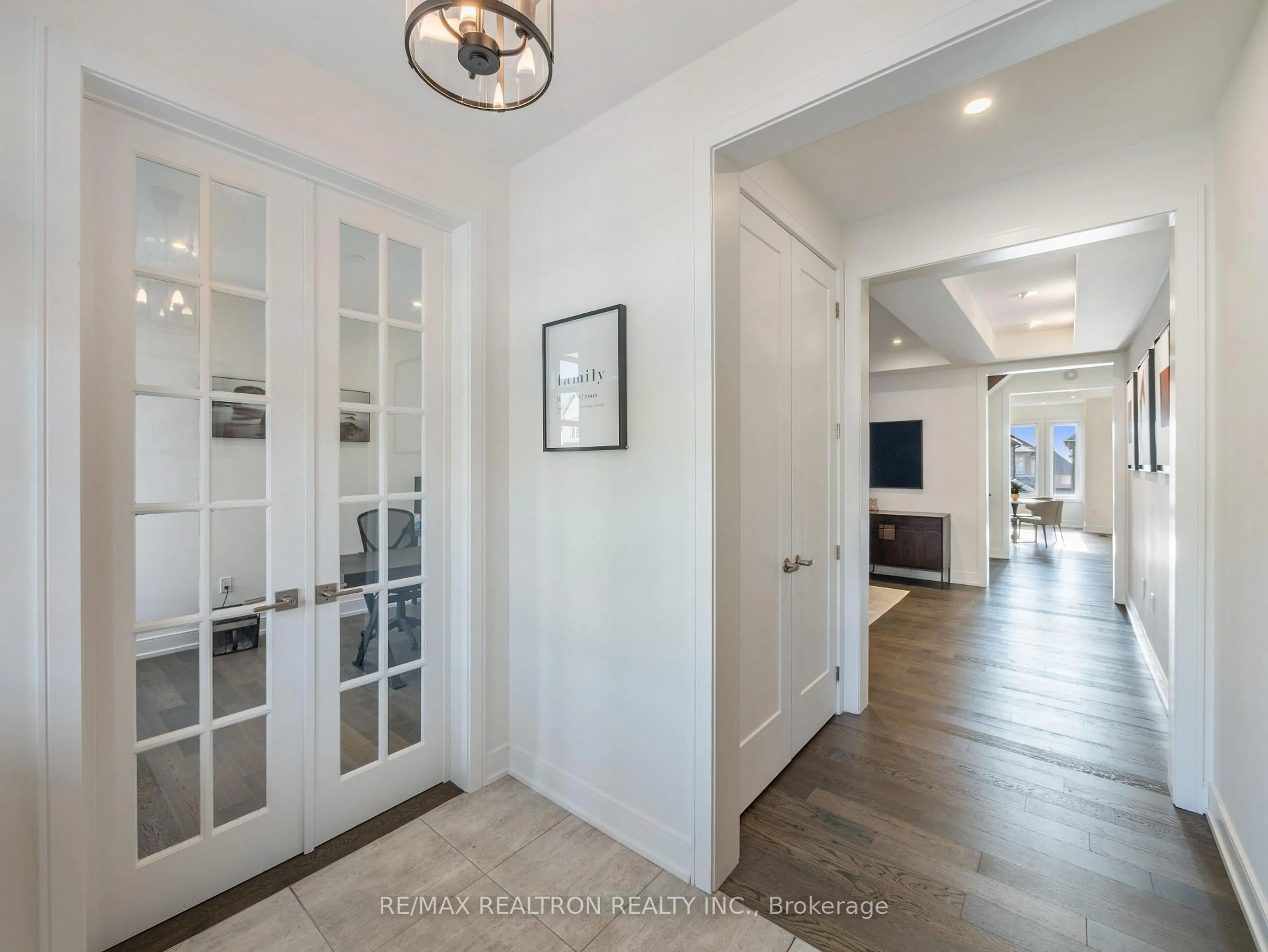 Indoor entryway for 38 Balsdon Hllw, East Gwillimbury Ontario L9N 0Y1