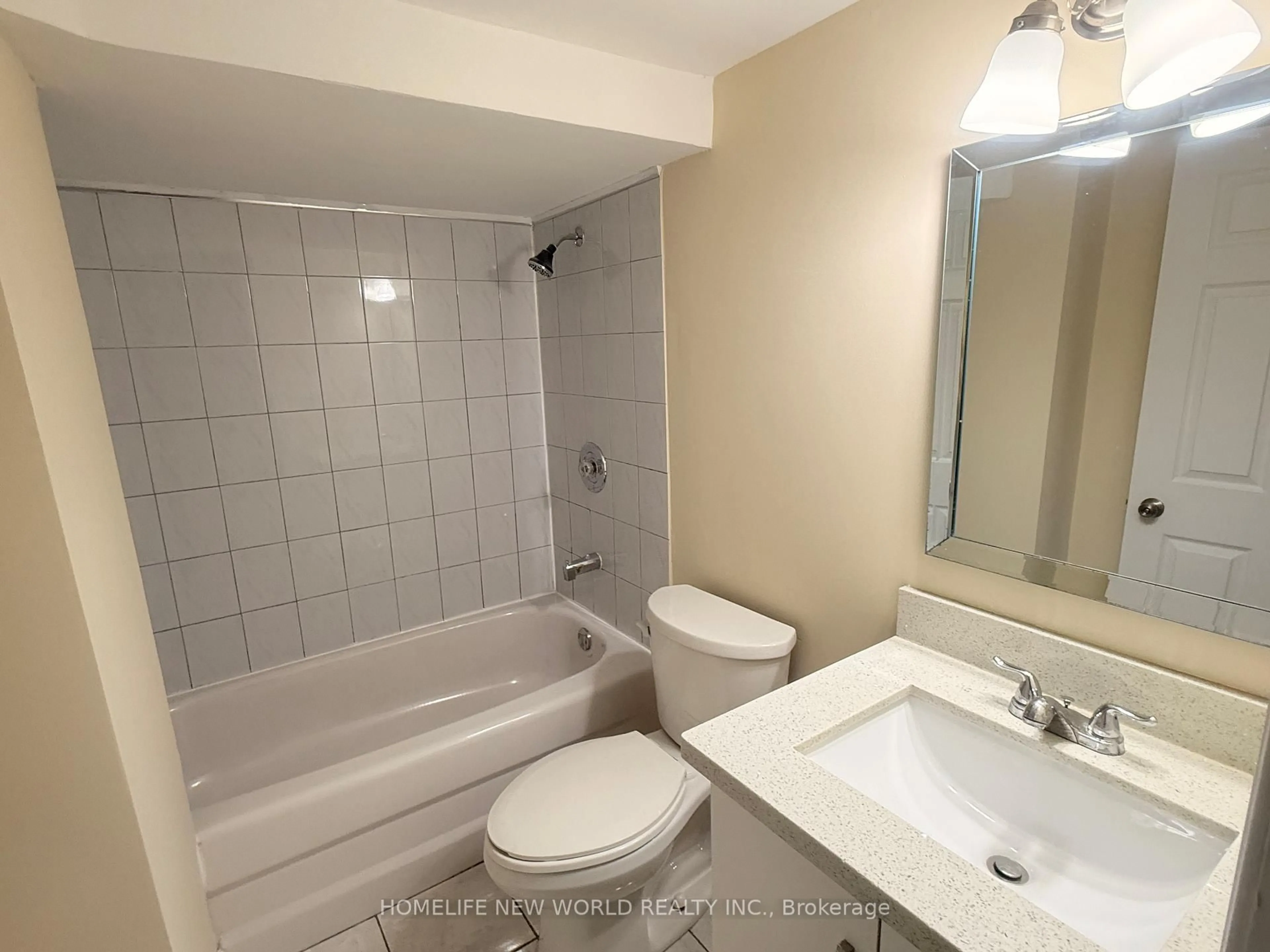 Standard bathroom, ceramic/tile floor for 2 Gatewood Crt, Richmond Hill Ontario L4B 2L5