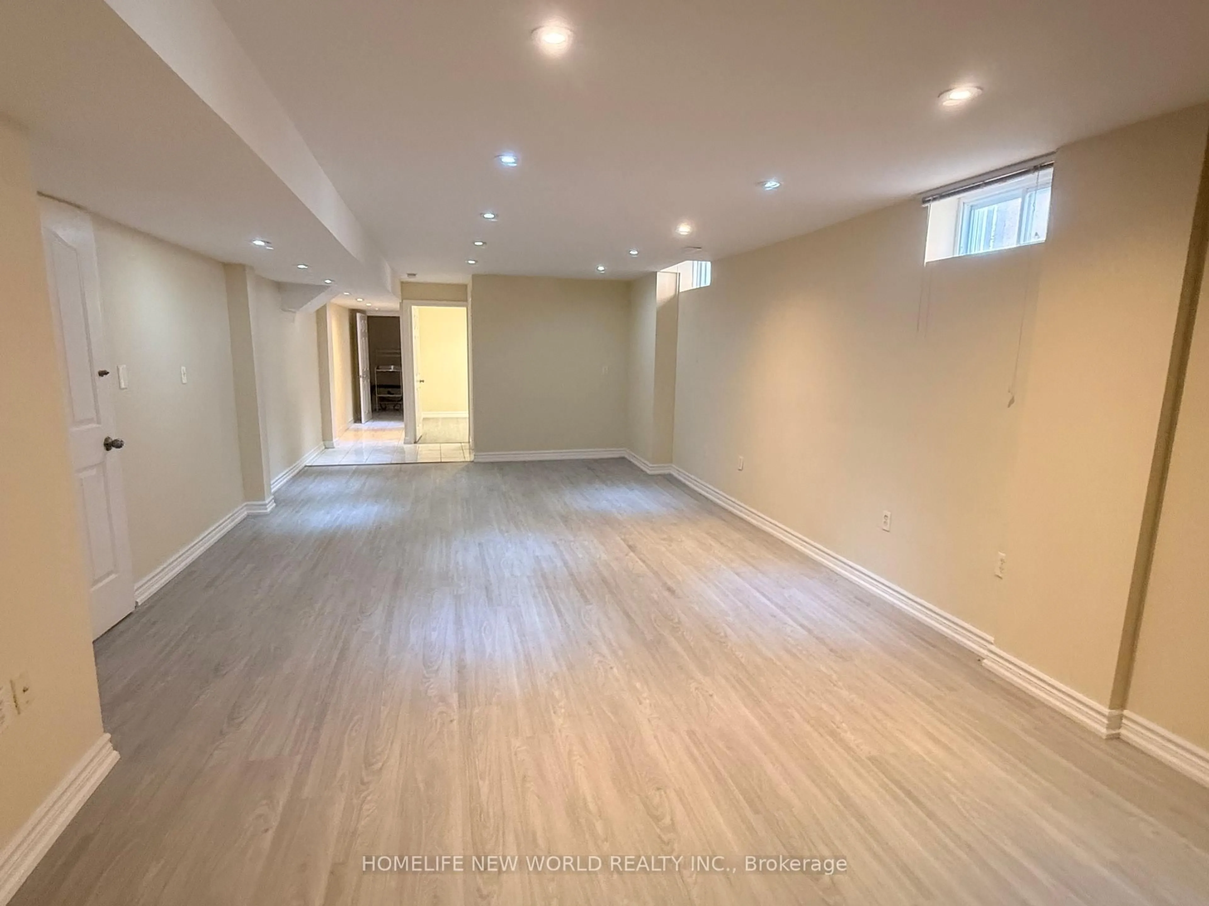 A pic of a room for 2 Gatewood Crt, Richmond Hill Ontario L4B 2L5