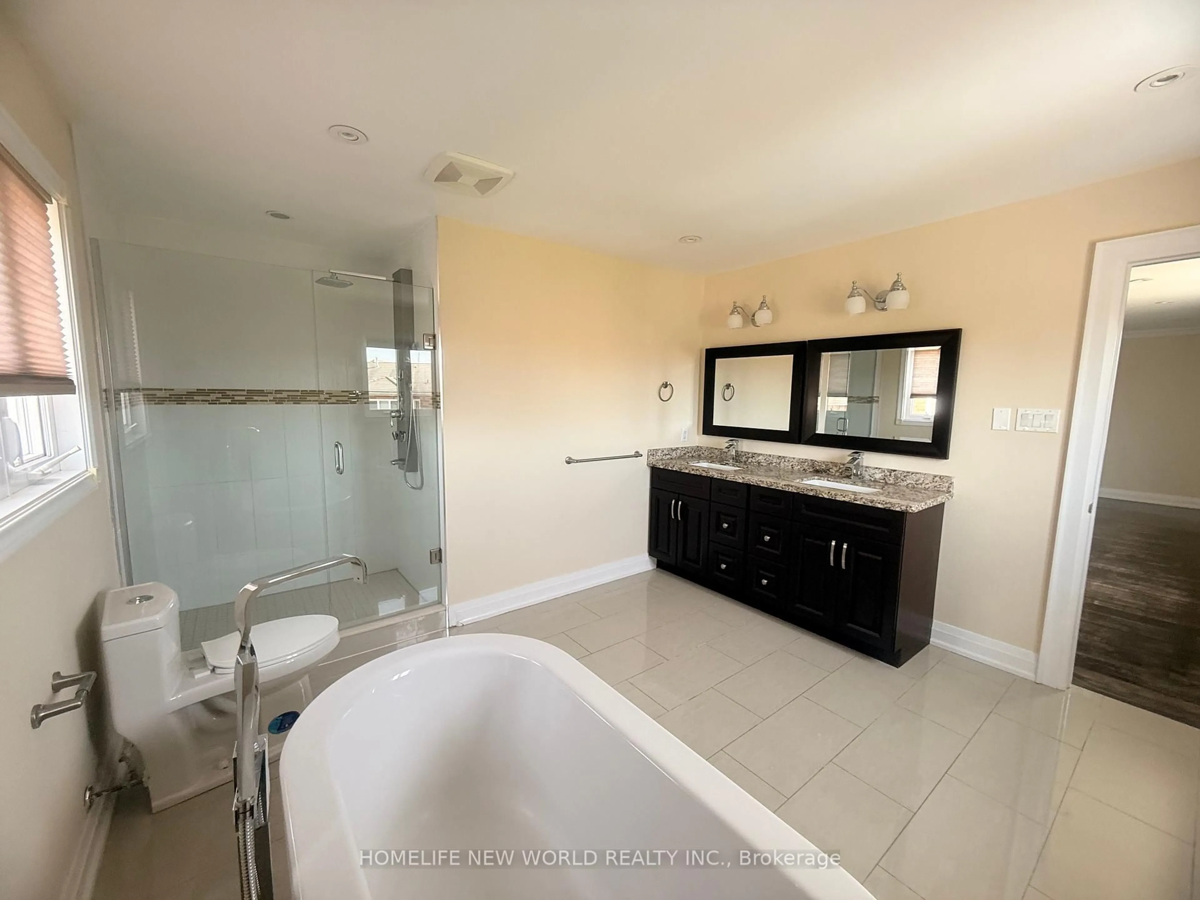 Contemporary bathroom, ceramic/tile floor for 2 Gatewood Crt, Richmond Hill Ontario L4B 2L5