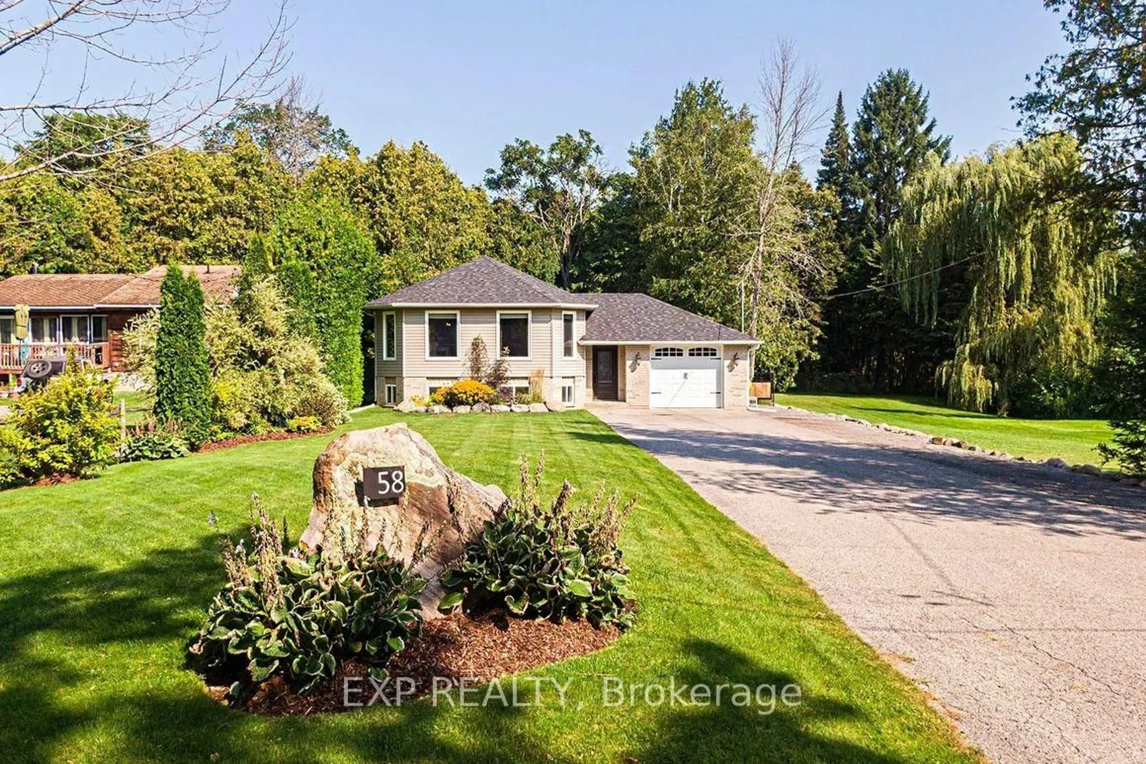 A pic from outside/outdoor area/front of a property/back of a property/a pic from drone, street for 58 Sandra Dr, Georgina Ontario L0E 1R0