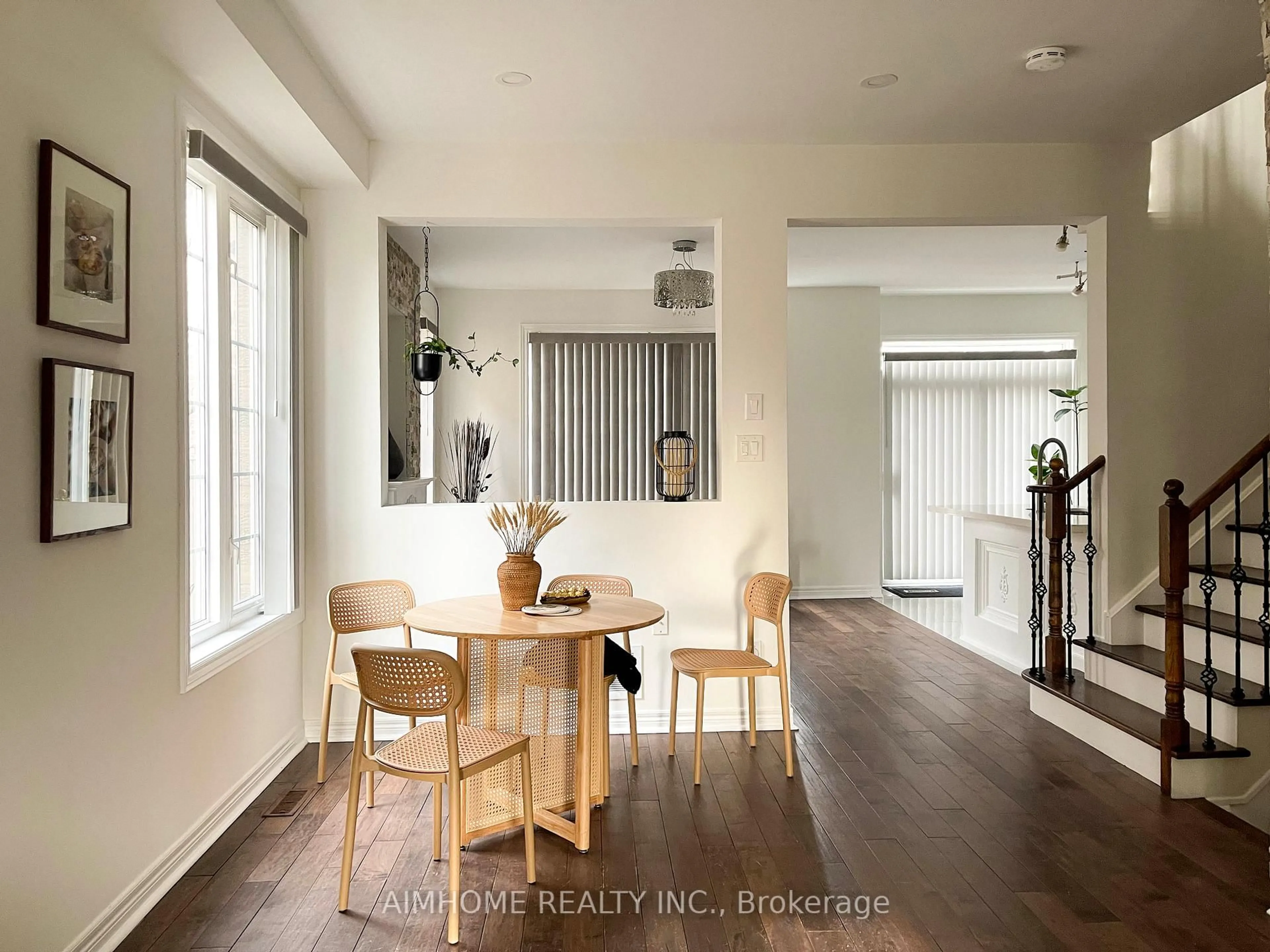 Dining room, wood/laminate floor for 101 Grand Oak Dr, Richmond Hill Ontario L4E 4A6