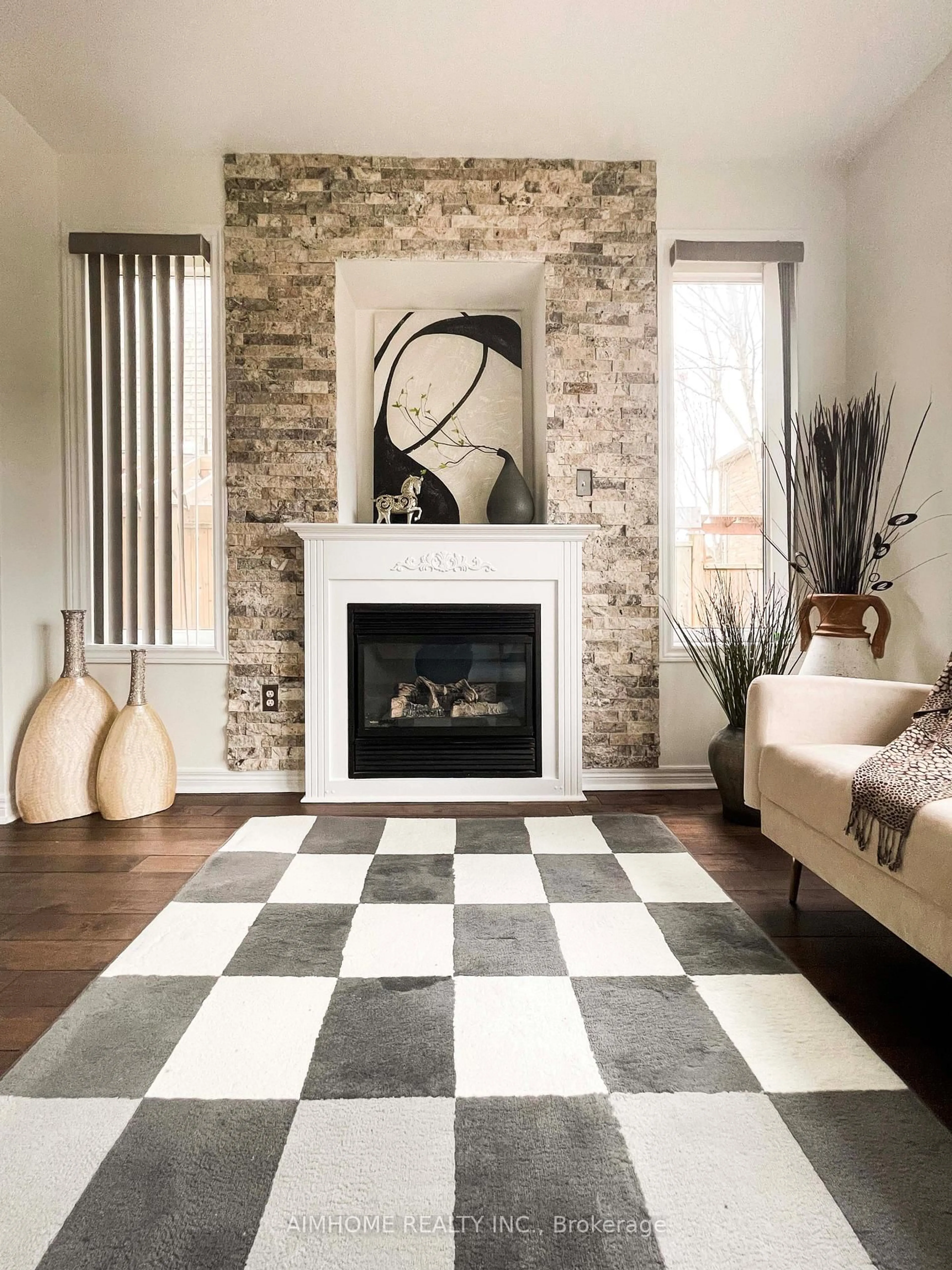 Living room with furniture, ceramic/tile floor for 101 Grand Oak Dr, Richmond Hill Ontario L4E 4A6