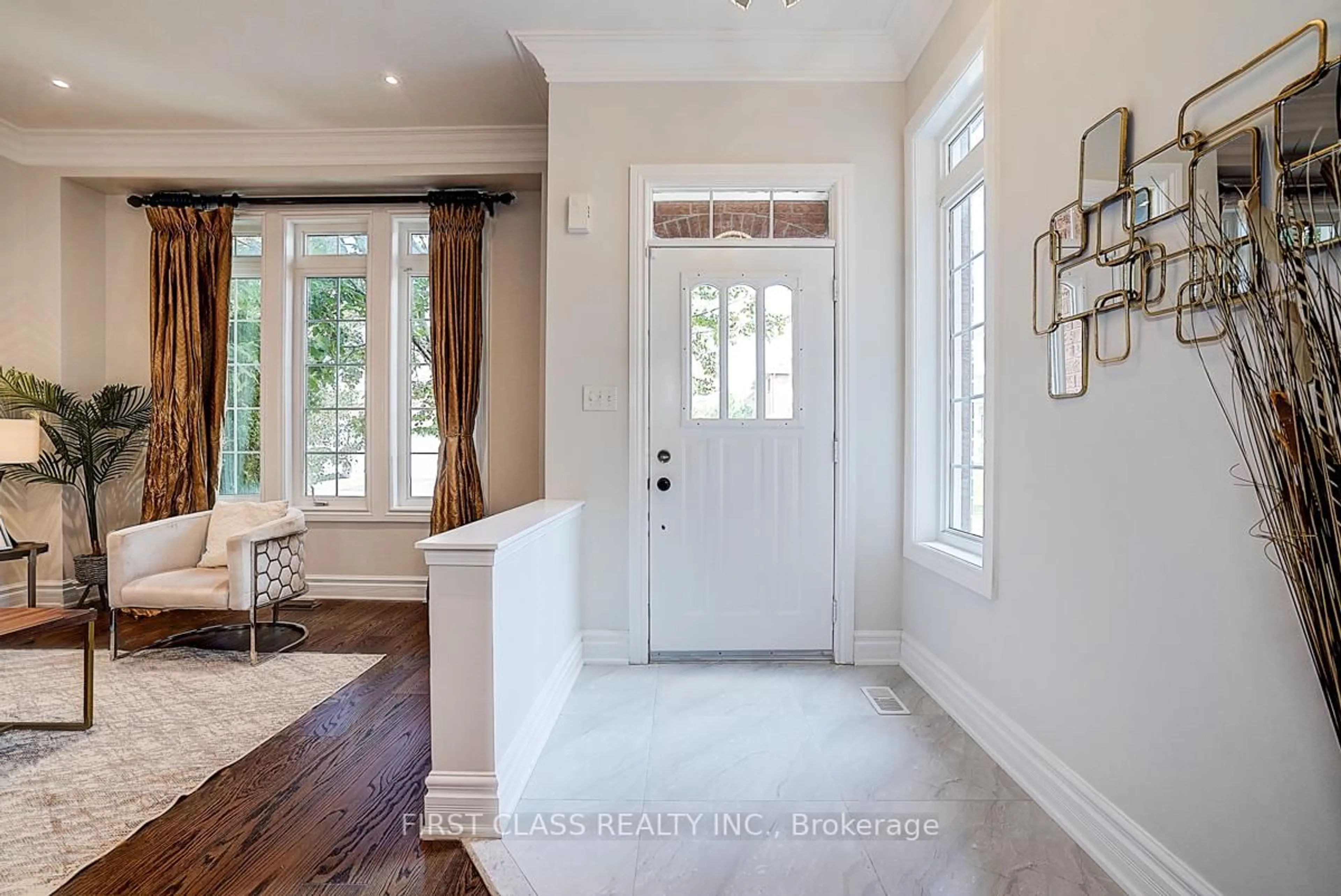 Indoor entryway for 50 Hayfield Cres, Richmond Hill Ontario L4E 0A3