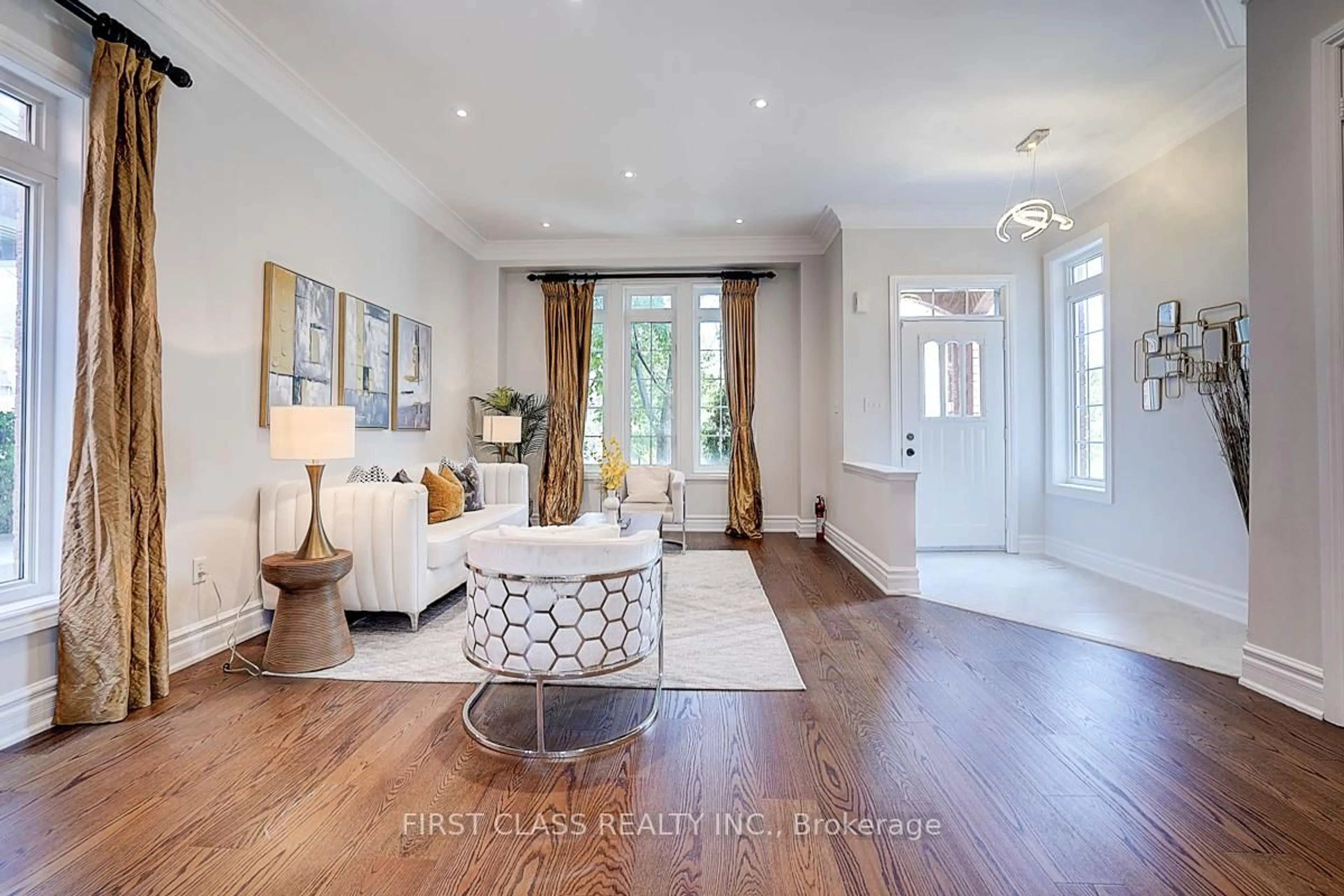 Indoor entryway for 50 Hayfield Cres, Richmond Hill Ontario L4E 0A3