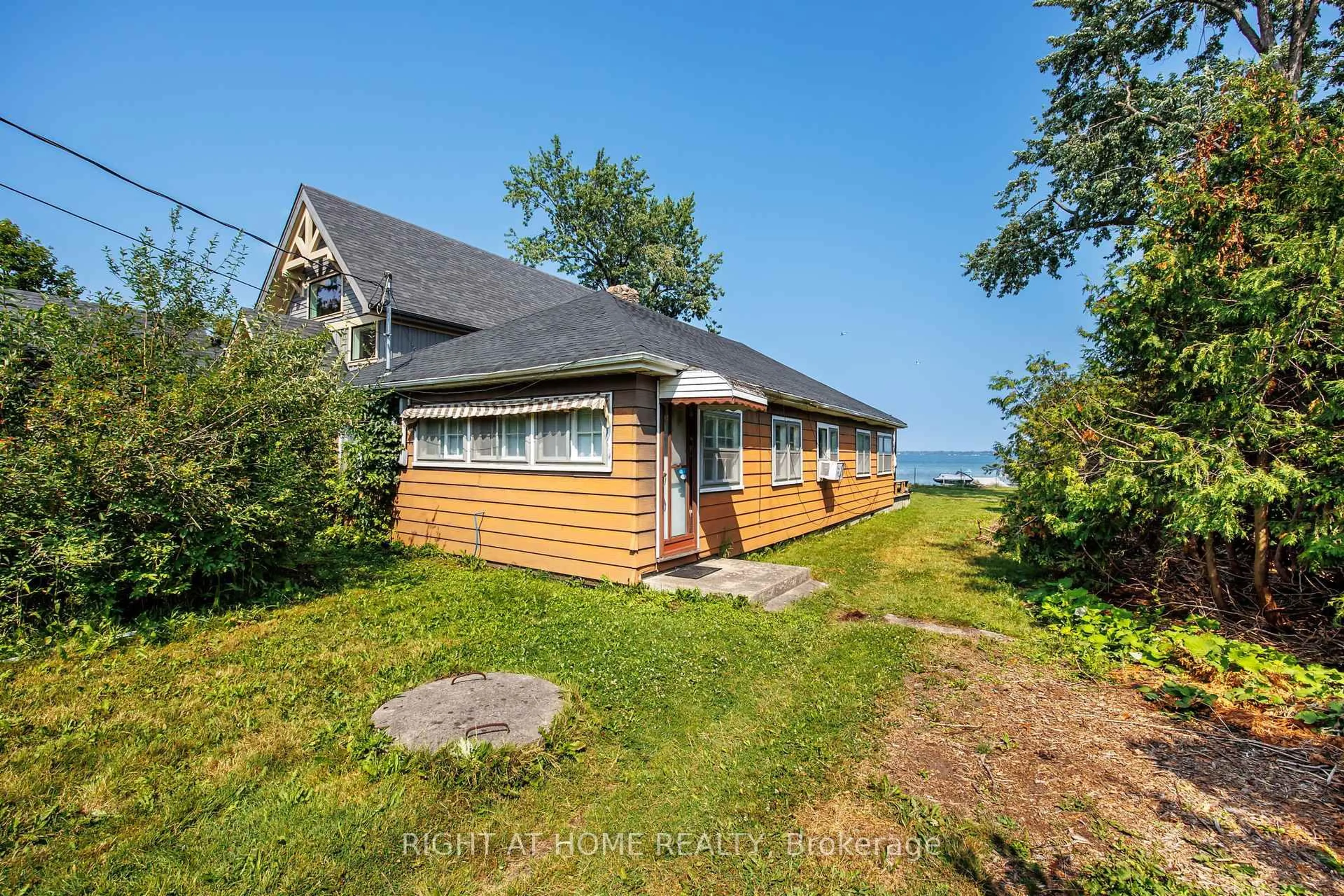 A pic from outside/outdoor area/front of a property/back of a property/a pic from drone, water/lake/river/ocean view for 1557 Houston Ave, Innisfil Ontario L9S 4M6